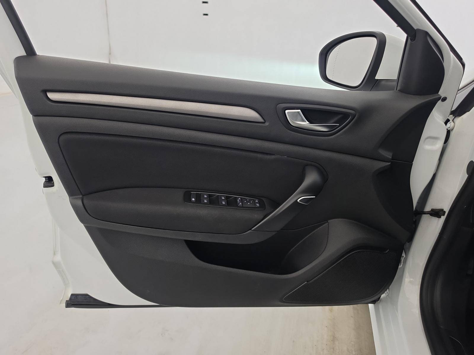 Vente en ligne Renault Megane 4  Blue dCi 115 au prix de 13 490 €