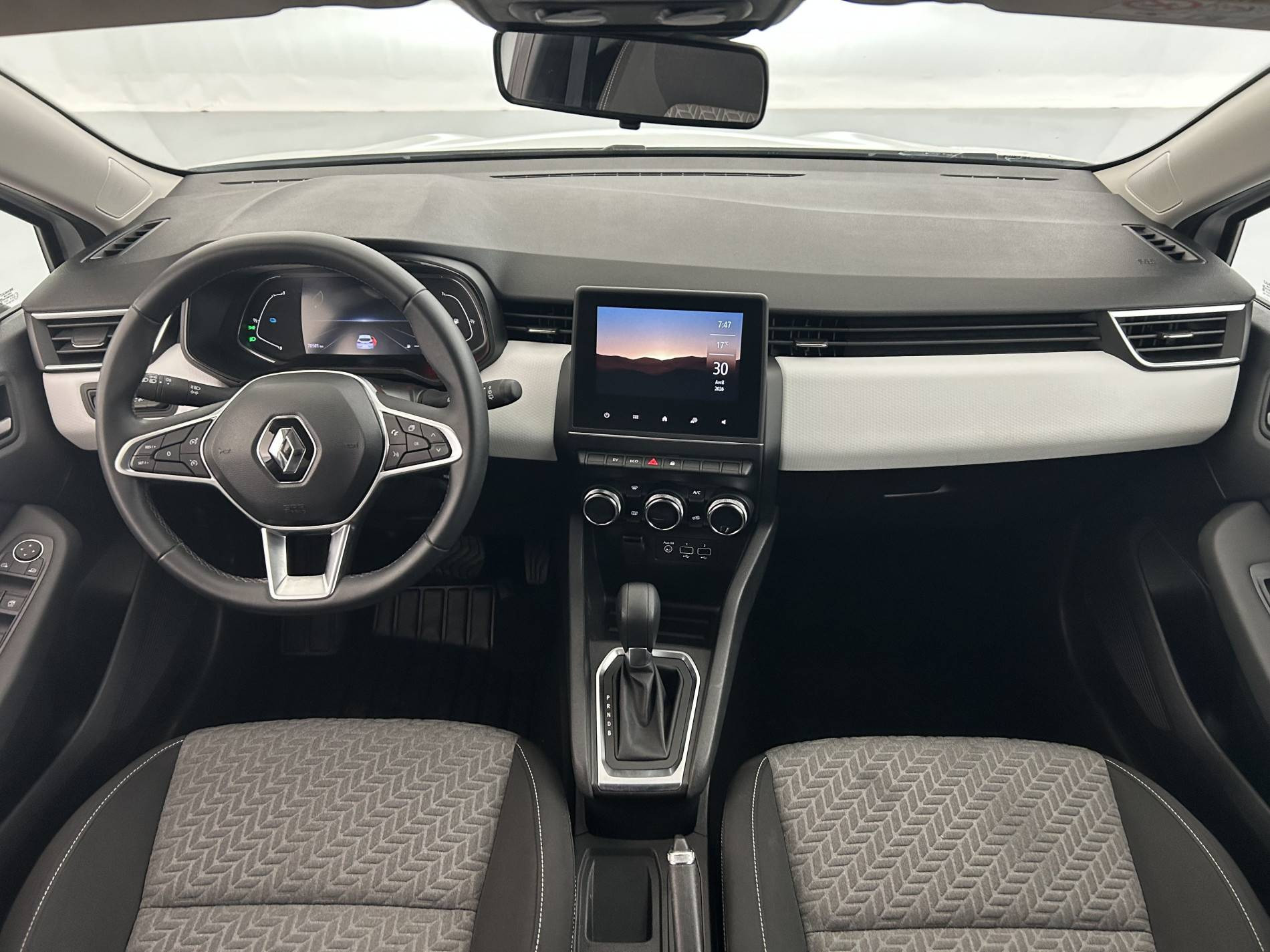 Vente en ligne Renault Clio 5 Clio E-Tech full hybrid 145 au prix de 15 490 €