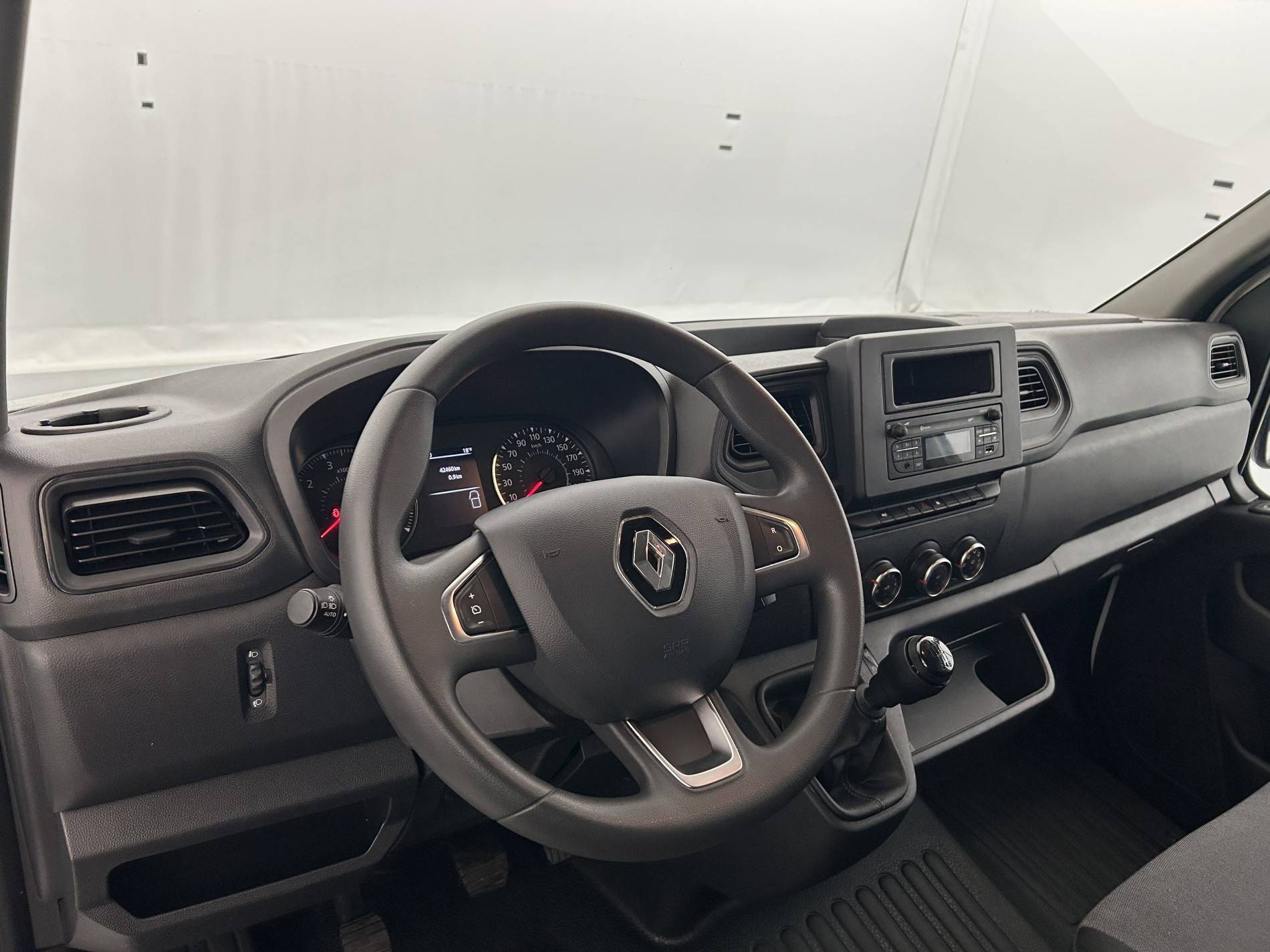 Vente en ligne Renault Master Fourgon MASTER FGN TRAC F3500 L2H2 BLUE DCI 135 au prix de 23 990 €