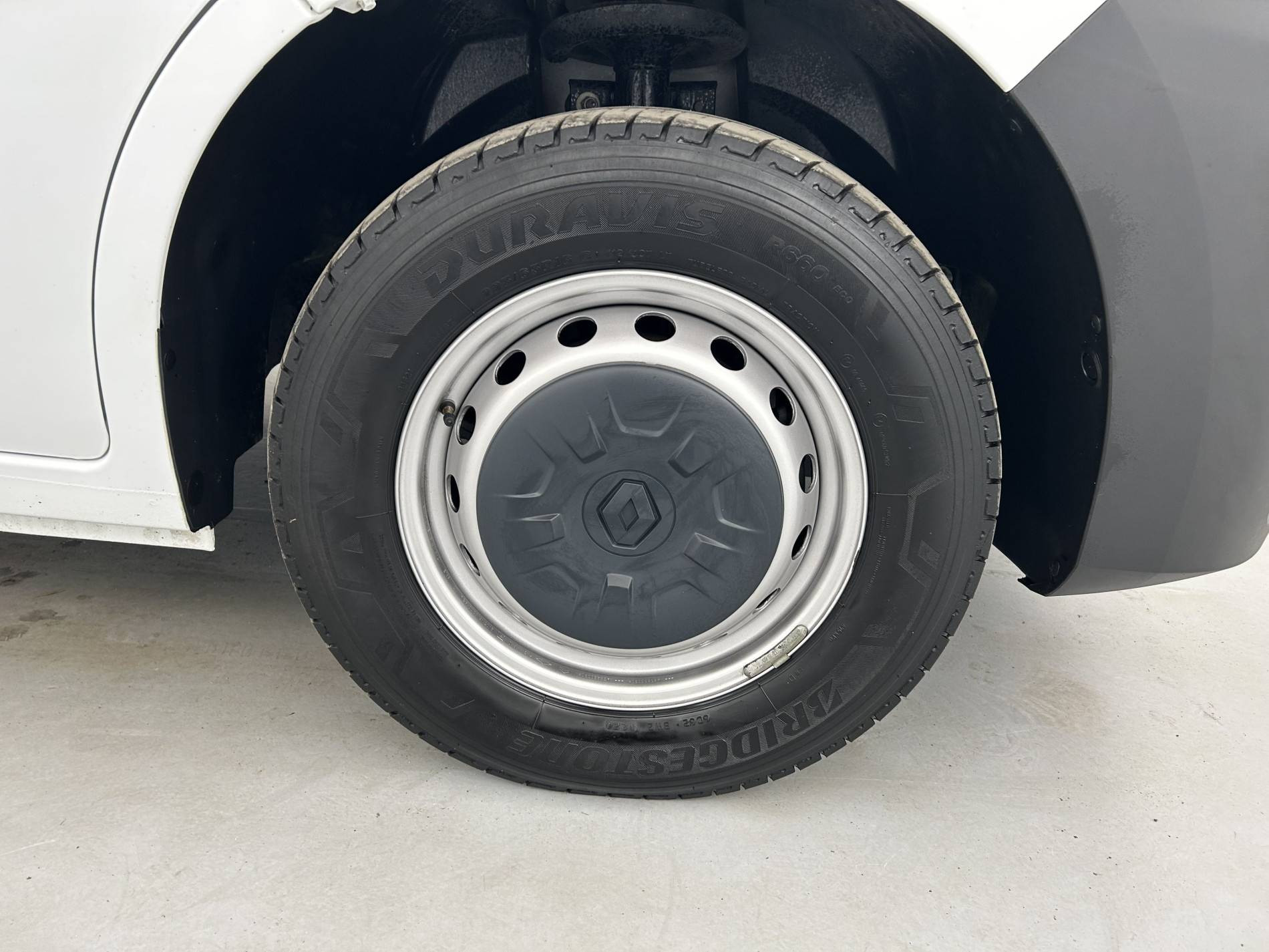Vente en ligne Renault Master Fourgon MASTER FGN TRAC F3500 L2H2 BLUE DCI 135 au prix de 23 880 €