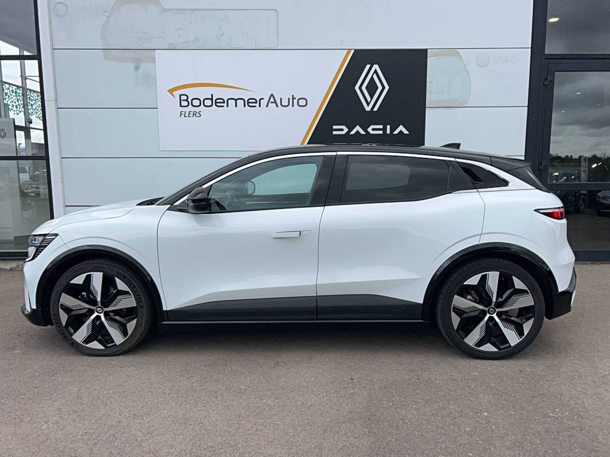 Vente en ligne Renault Megane E-Tech  EV60 220 ch super charge au prix de 23 990 €