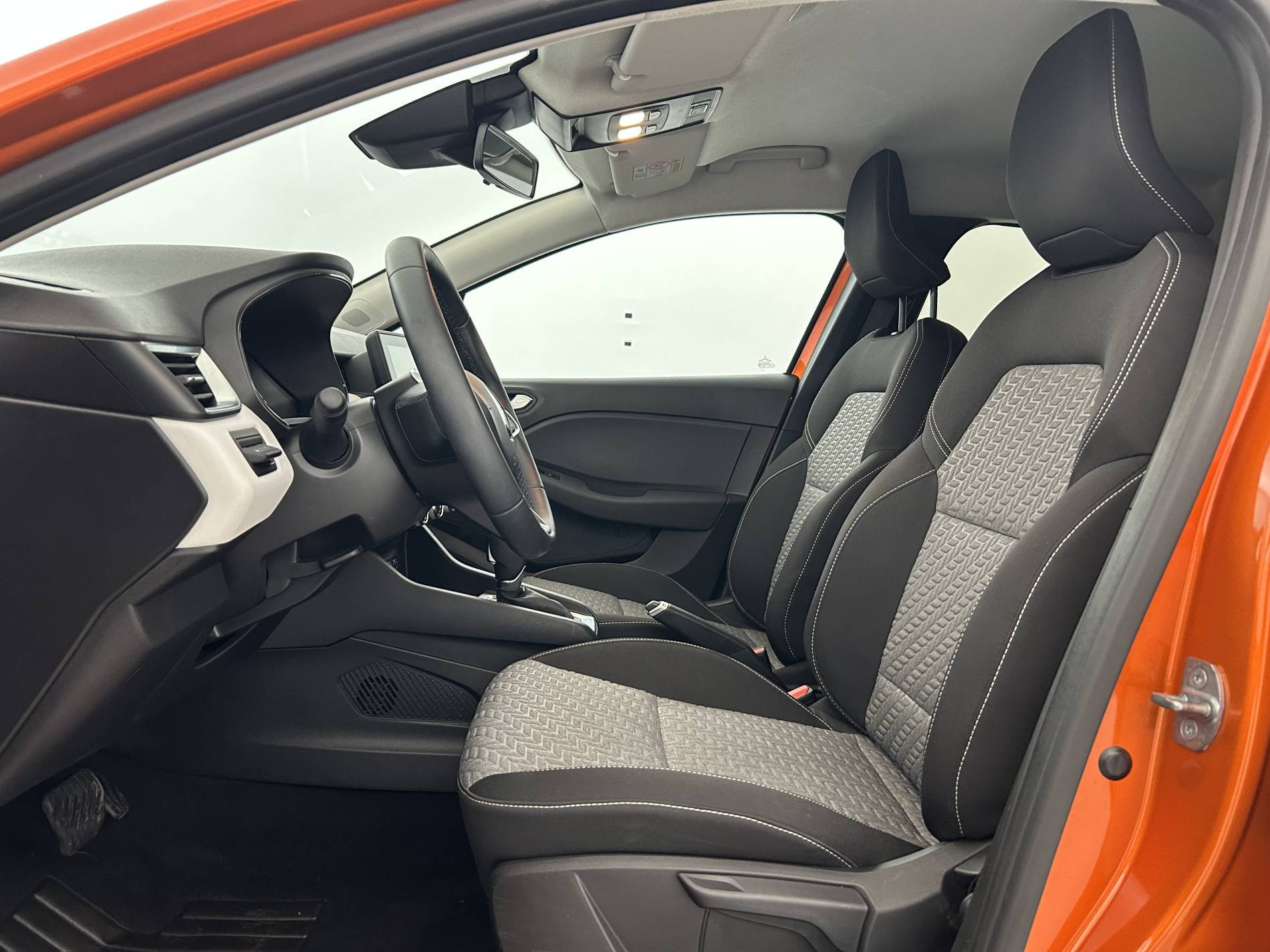 Vente en ligne Renault Clio 5 Clio E-Tech full hybrid 145 au prix de 17 390 €
