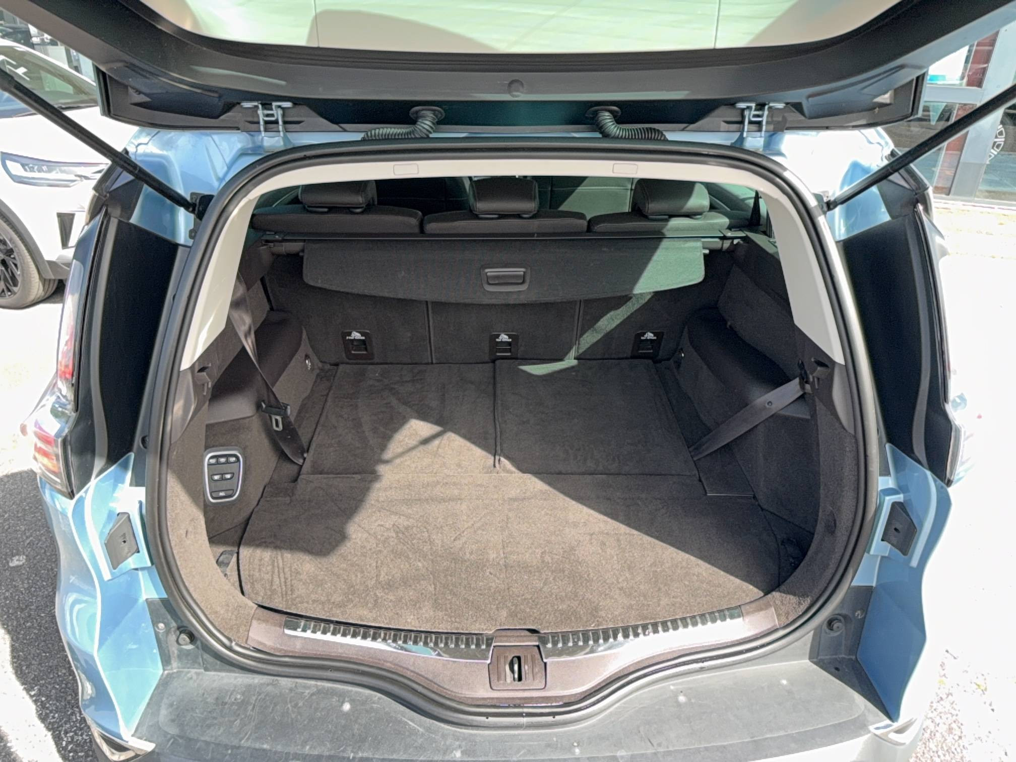 Vente en ligne Renault Espace 5 Espace dCi 160 Energy Twin Turbo au prix de 15 990 €