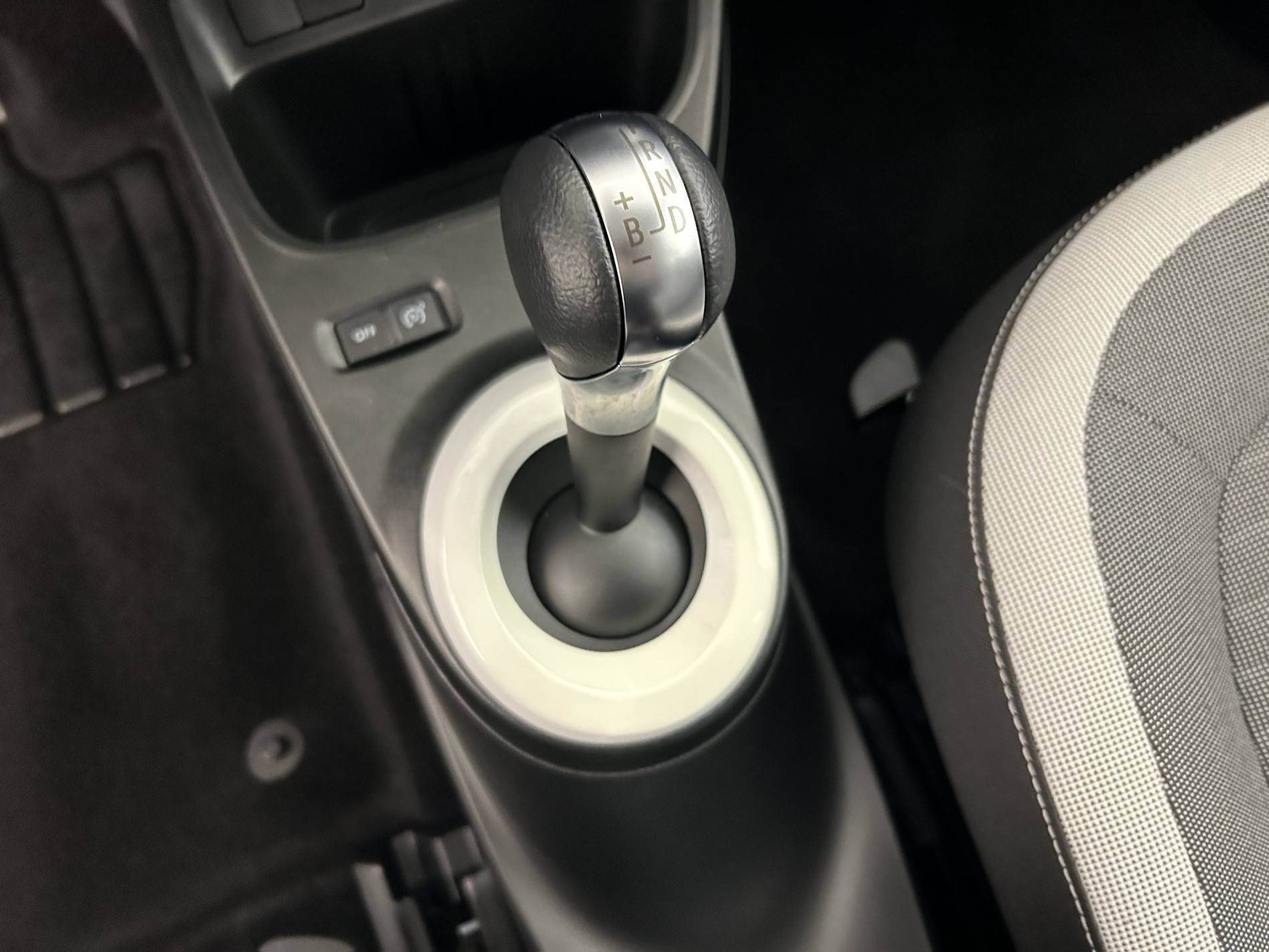 Vente en ligne Renault Twingo Electrique Twingo III E-Tech au prix de 12 490 €