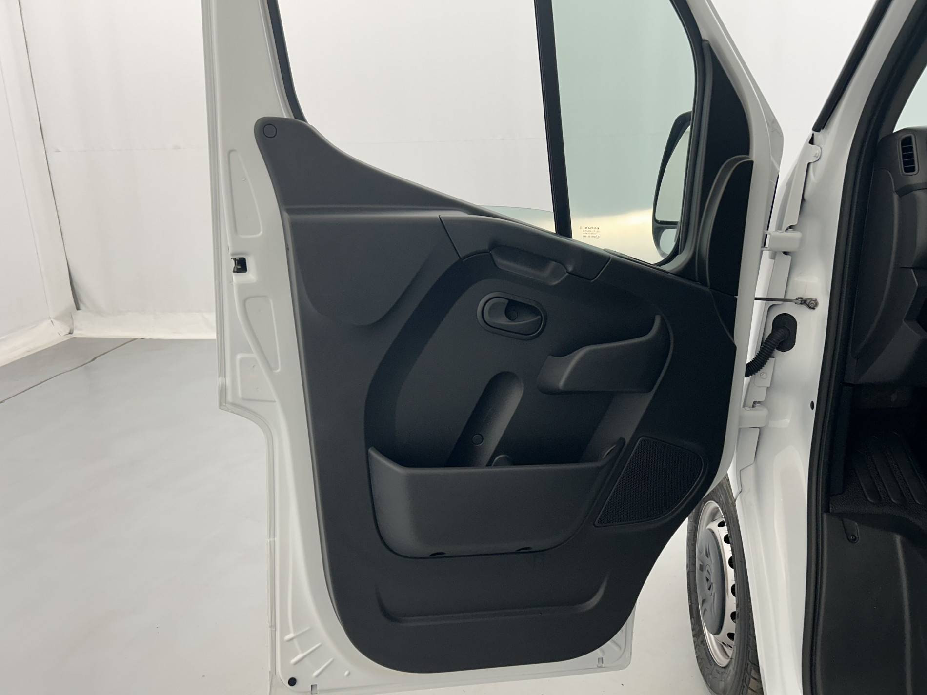 Vente en ligne Renault Master 3 Châssis Cabine MASTER PHC TRAC F3500 L3H1 BLUE DCI 145 EURO VI au prix de 30 990 €