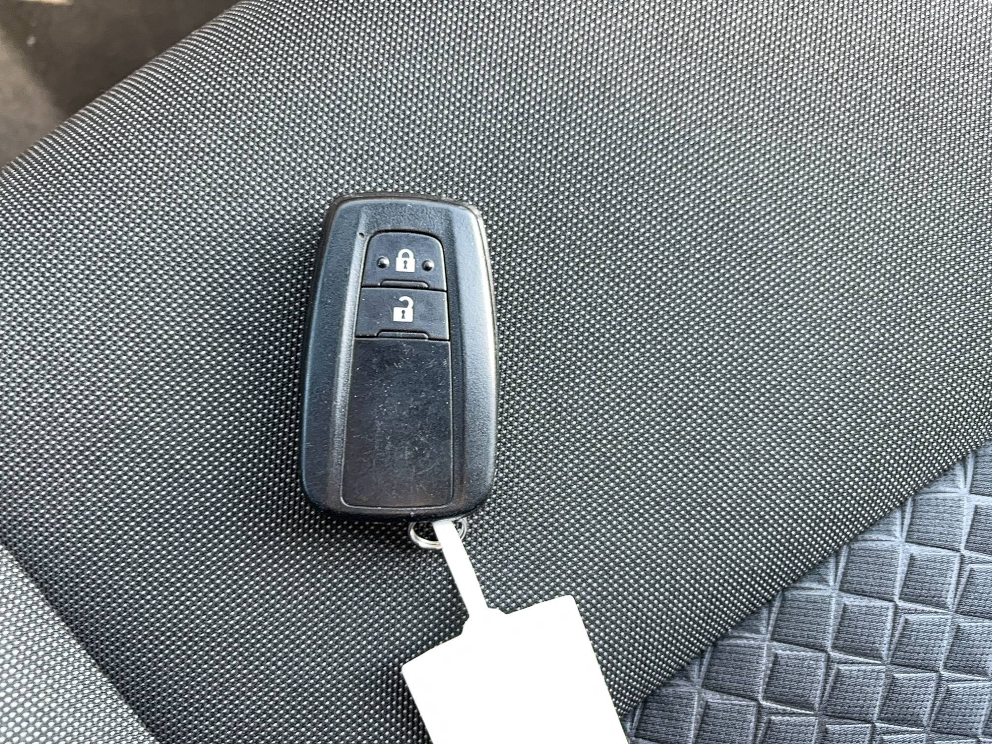 Vente en ligne Toyota C-HR C-HR Hybride 1.8L au prix de 19 990 €