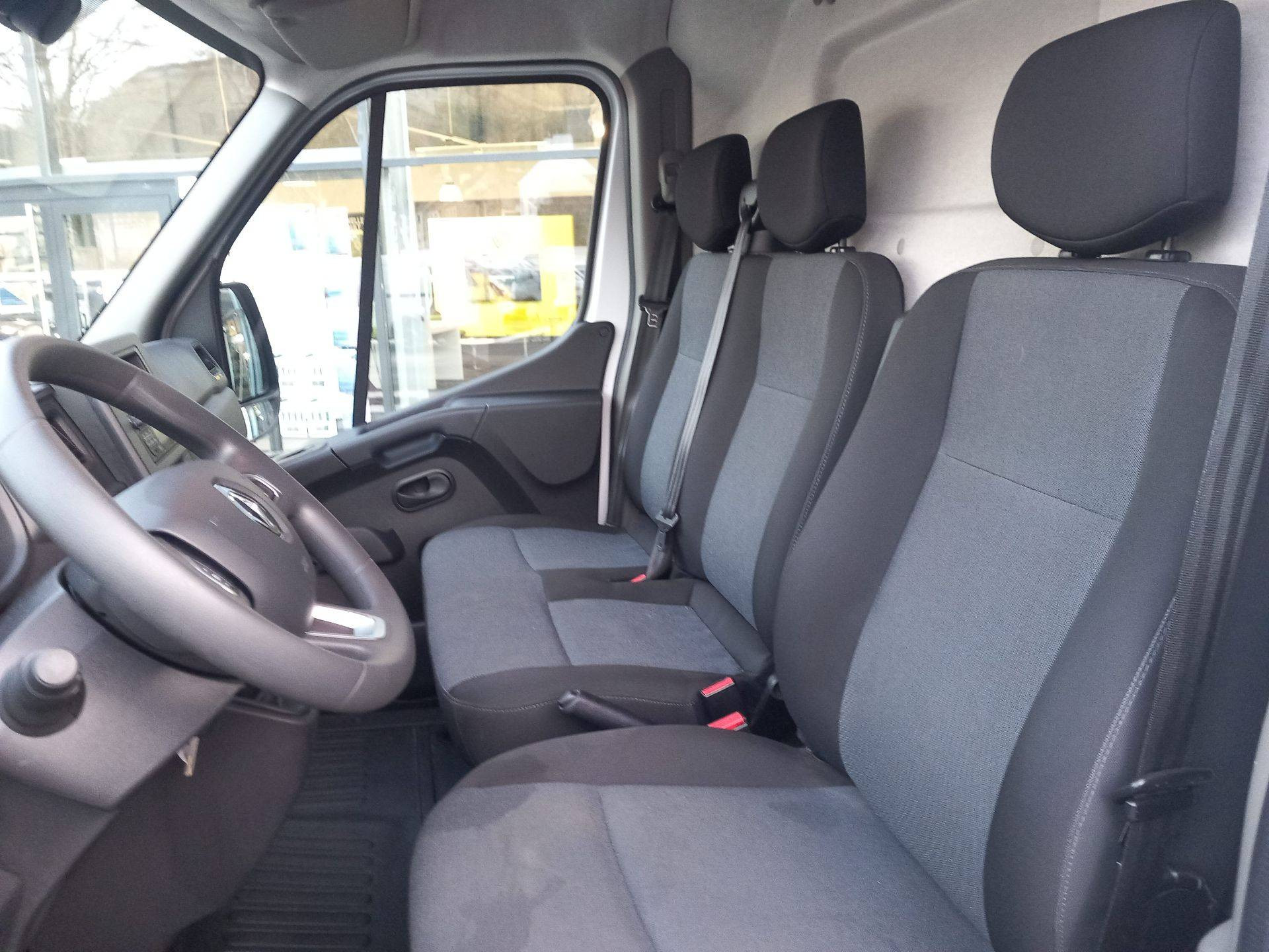 Vente en ligne Renault Master Fourgon MASTER FGN TRAC F3500 L2H2 BLUE DCI 135 au prix de 26 490 €