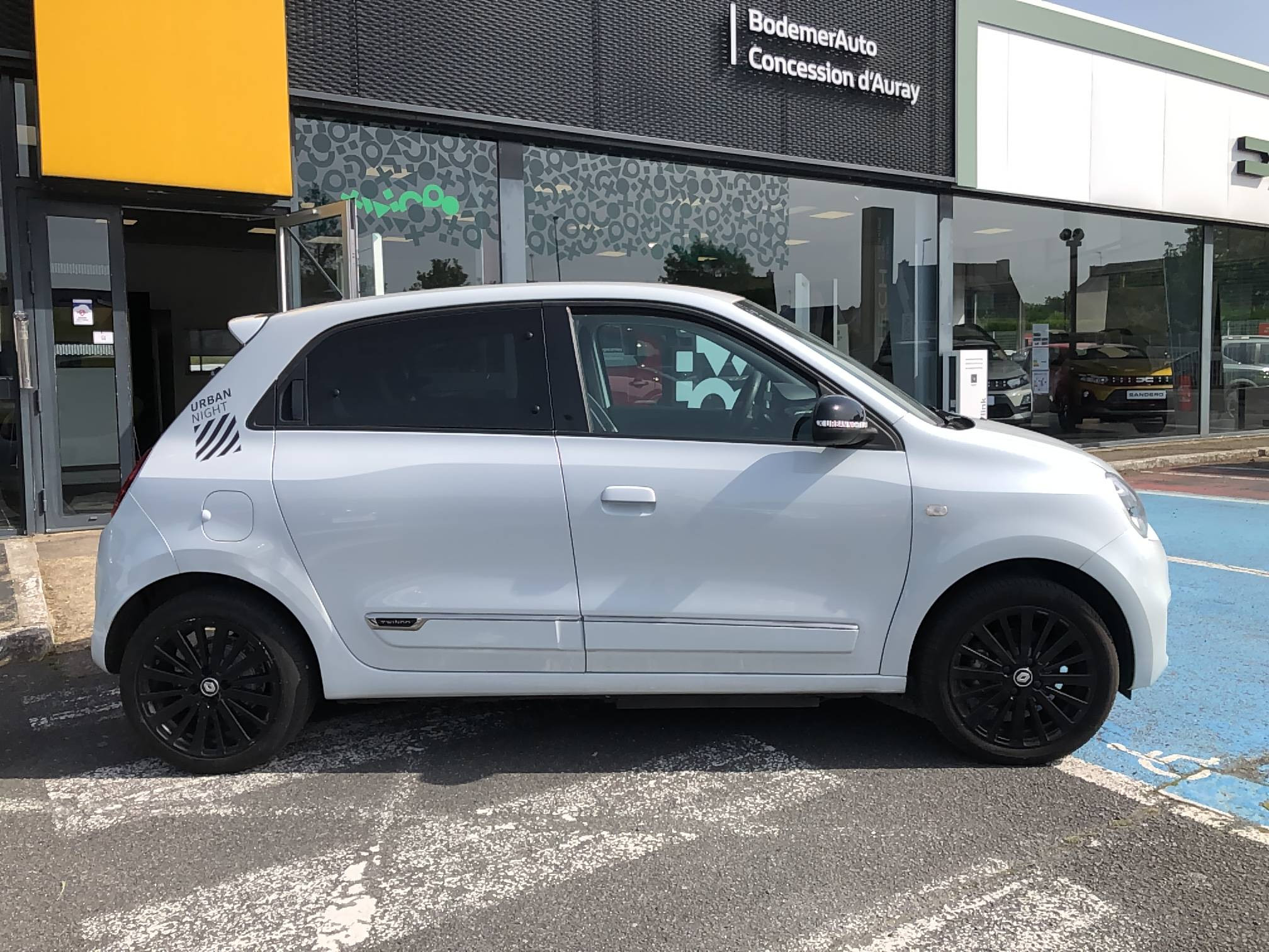 Vente en ligne Renault Twingo Electrique Twingo III E-Tech au prix de 15 990 €