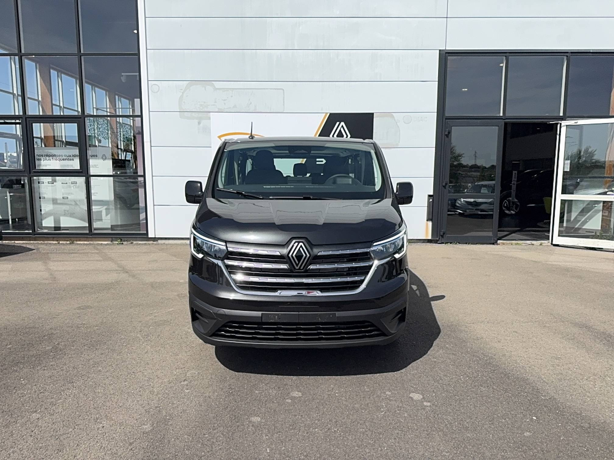 Vente en ligne Renault Trafic 3 Fourgon TRAFIC FG BLUE DCI 150 L2H2 3T GSR2 au prix de 30 990 €