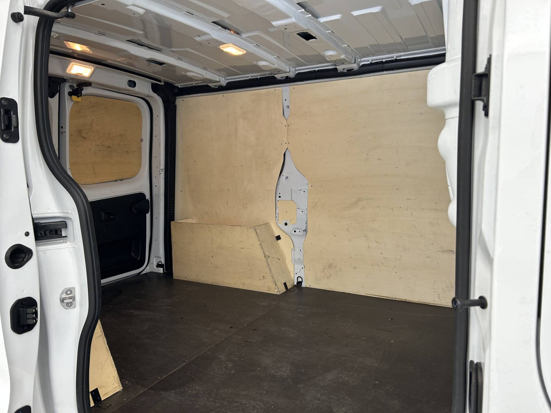 Vente en ligne Renault Trafic 3 Fourgon TRAFIC FG BLUE DCI 130 L1H1 3T GSR2 au prix de 23 999 €