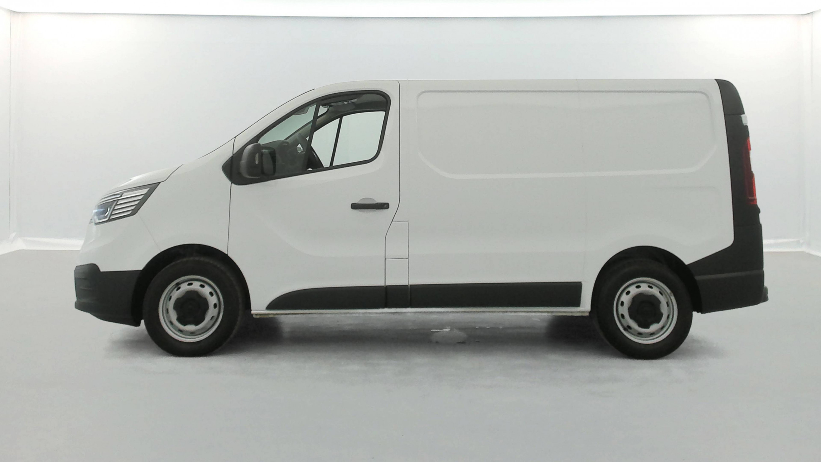 Vente en ligne Renault Trafic 3 Fourgon TRAFIC FG BLUE DCI 130 L1H1 3T GSR2 au prix de 26 750 €
