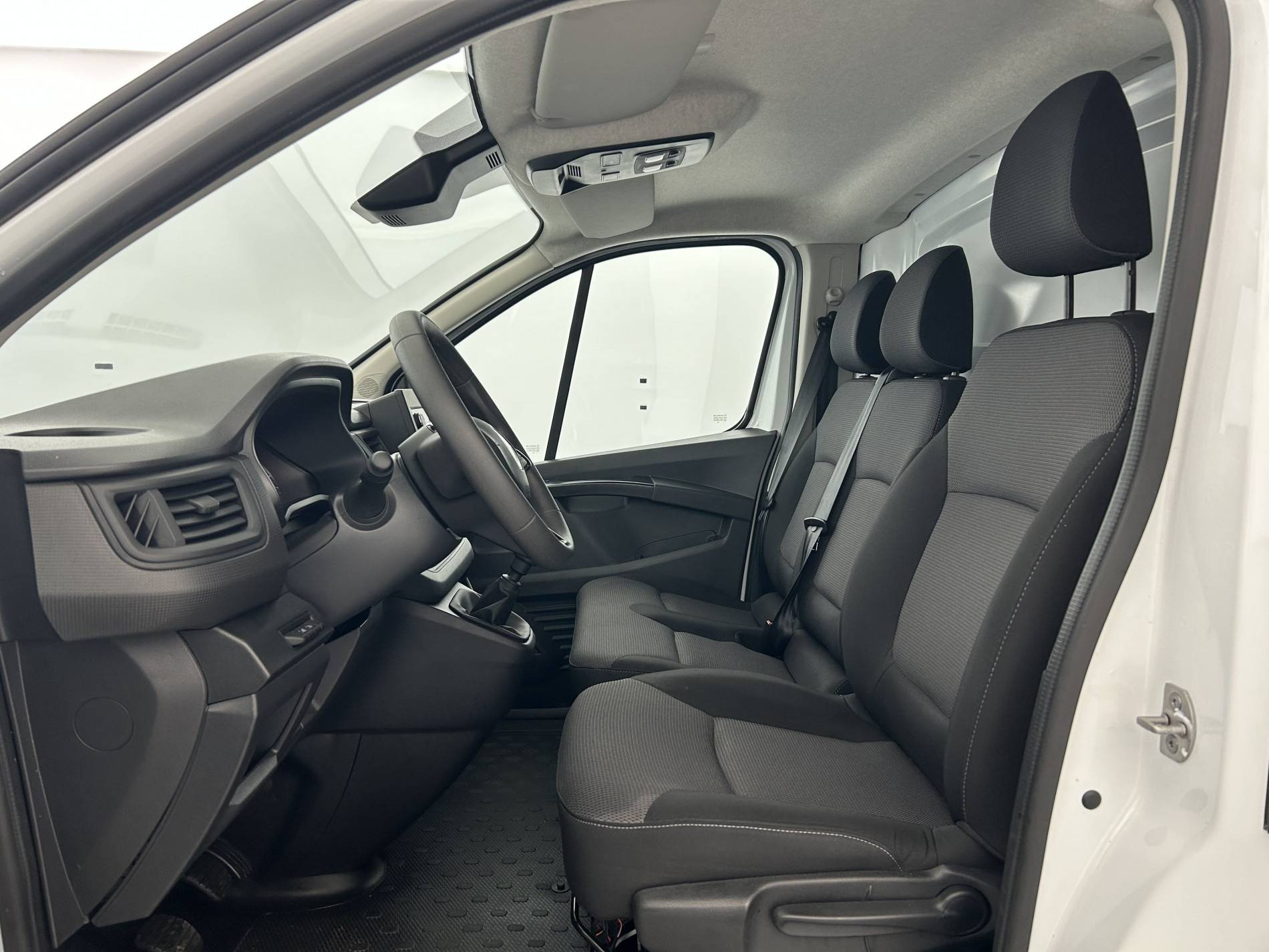 Vente en ligne Renault Trafic 3 Fourgon TRAFIC FGN L1H1 3000 KG BLUE DCI 130 au prix de 23 690 €