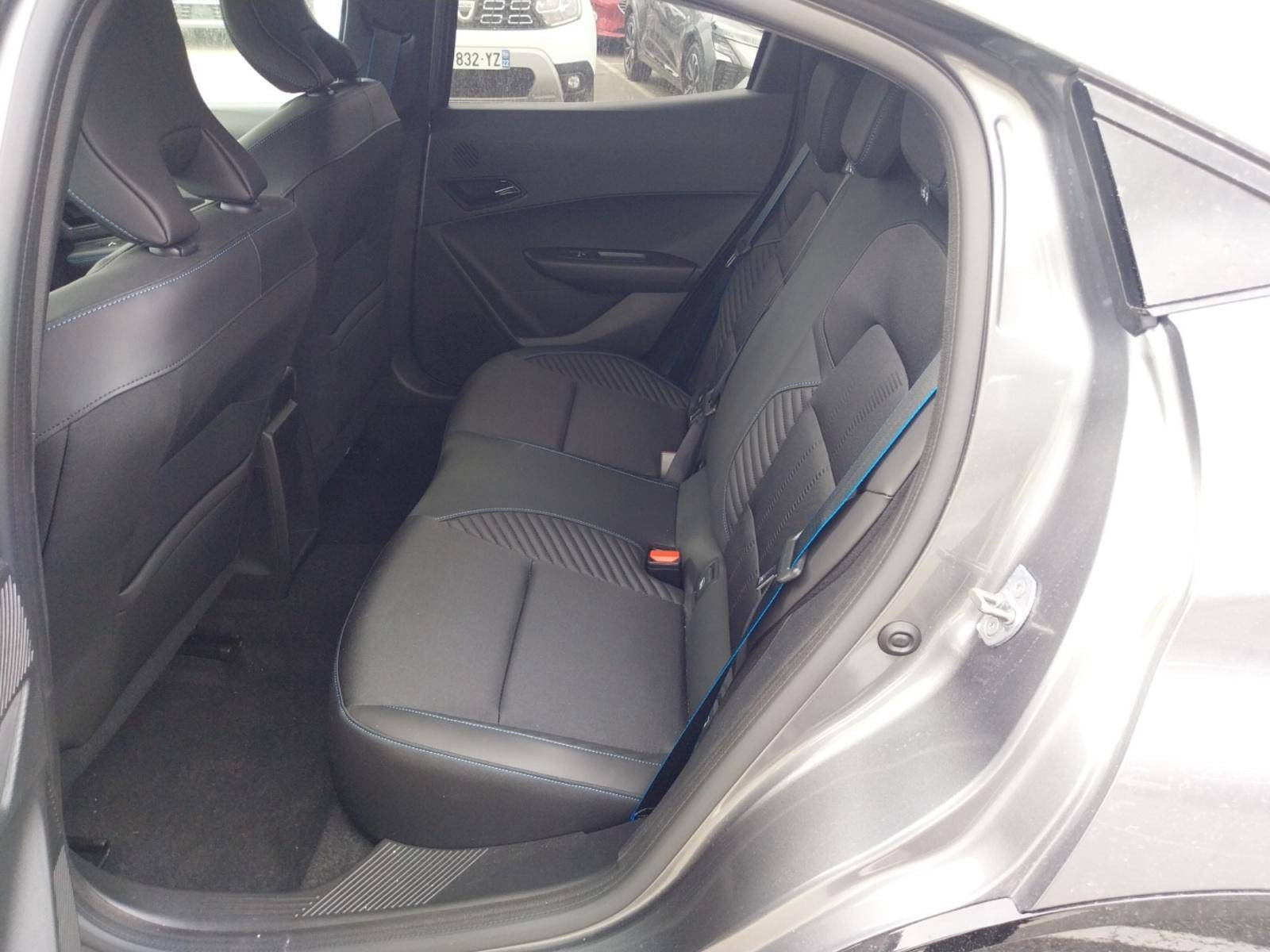 Vente en ligne Renault Clio 6 Clio E-Tech full hybrid 160 ch au prix de 28 490 €