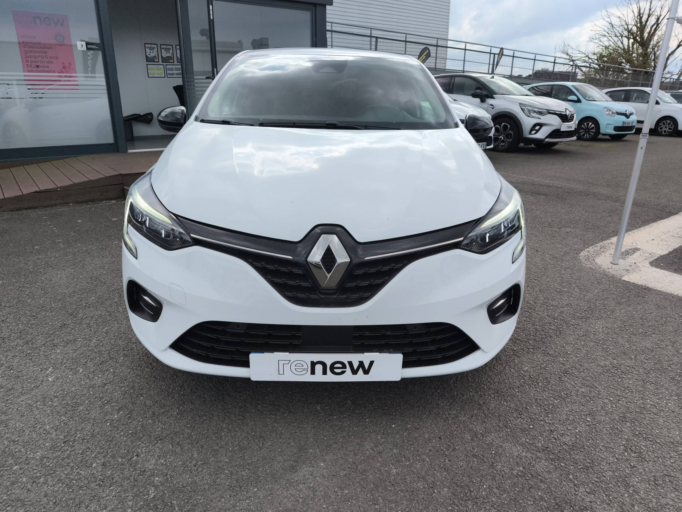 Vente en ligne Renault Clio 5 Clio E-Tech full hybrid 145 au prix de 16 990 €