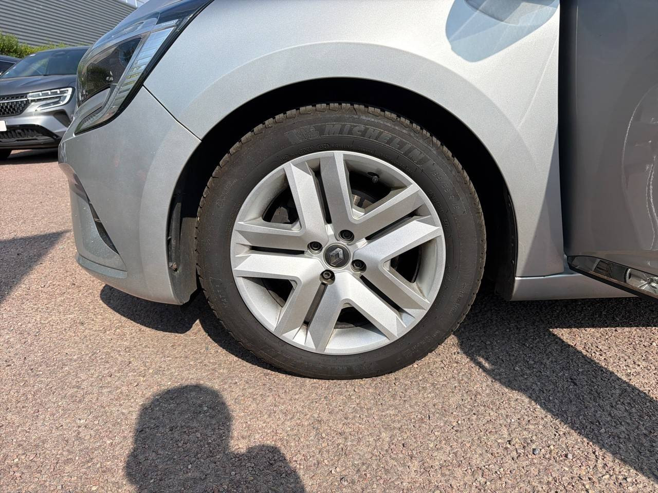 Vente en ligne Renault Clio 5 Clio E-Tech 140 - 21N au prix de 13 990 €