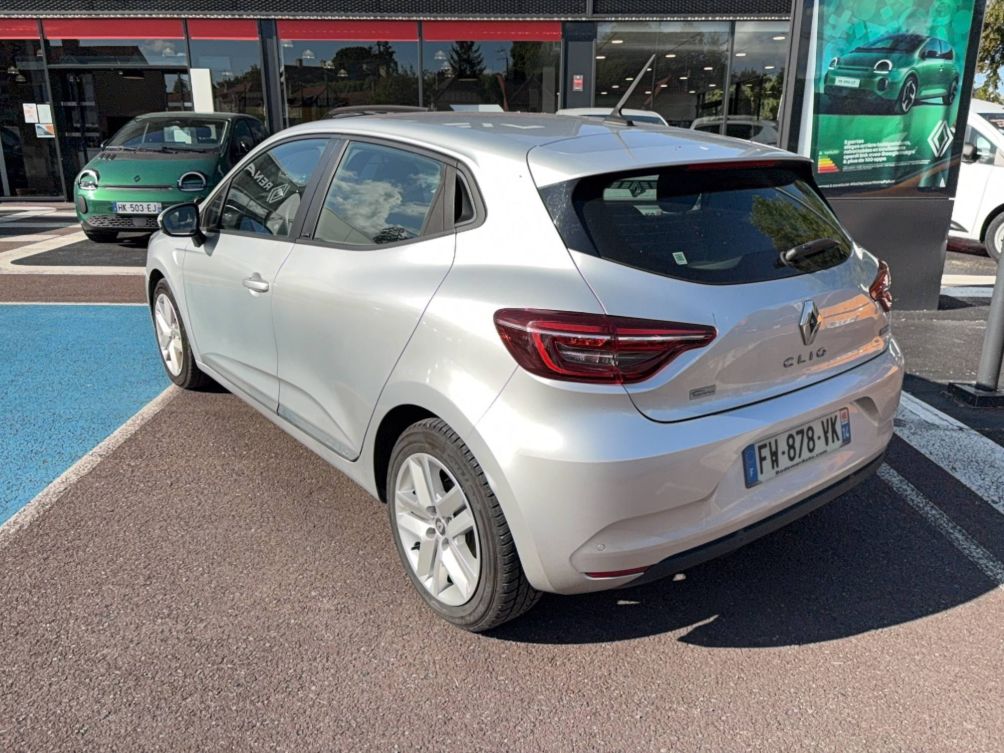 Vente en ligne Renault Clio 5 Clio E-Tech 140 au prix de 12 590 €