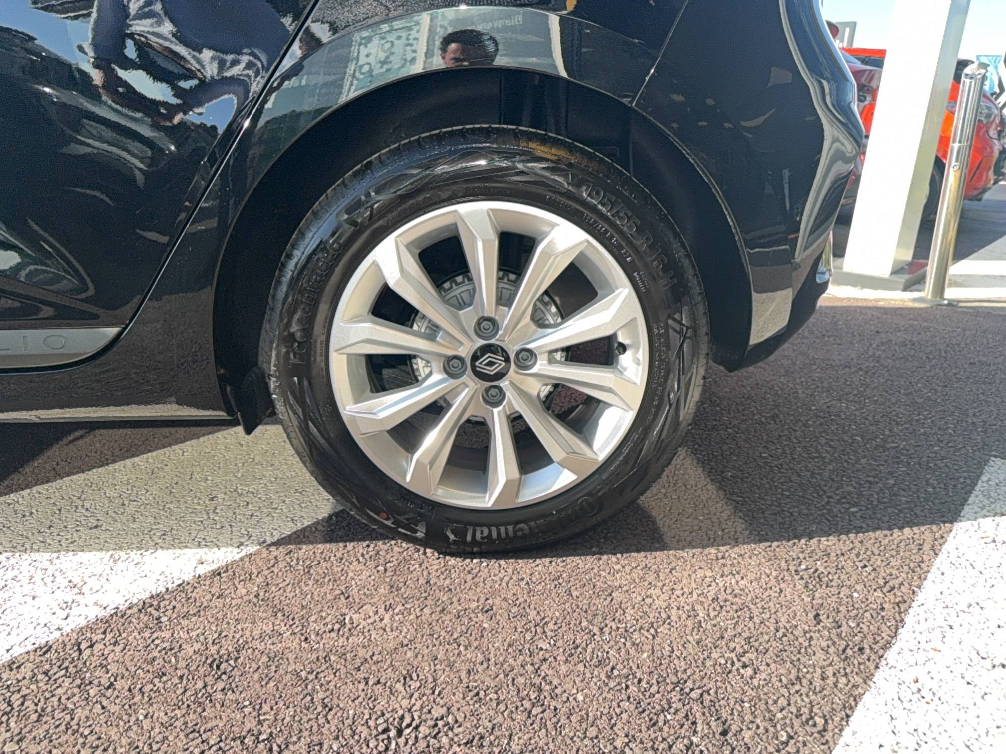 Vente en ligne Renault Clio 5 Clio Eco-G 100 ch au prix de 17 490 €