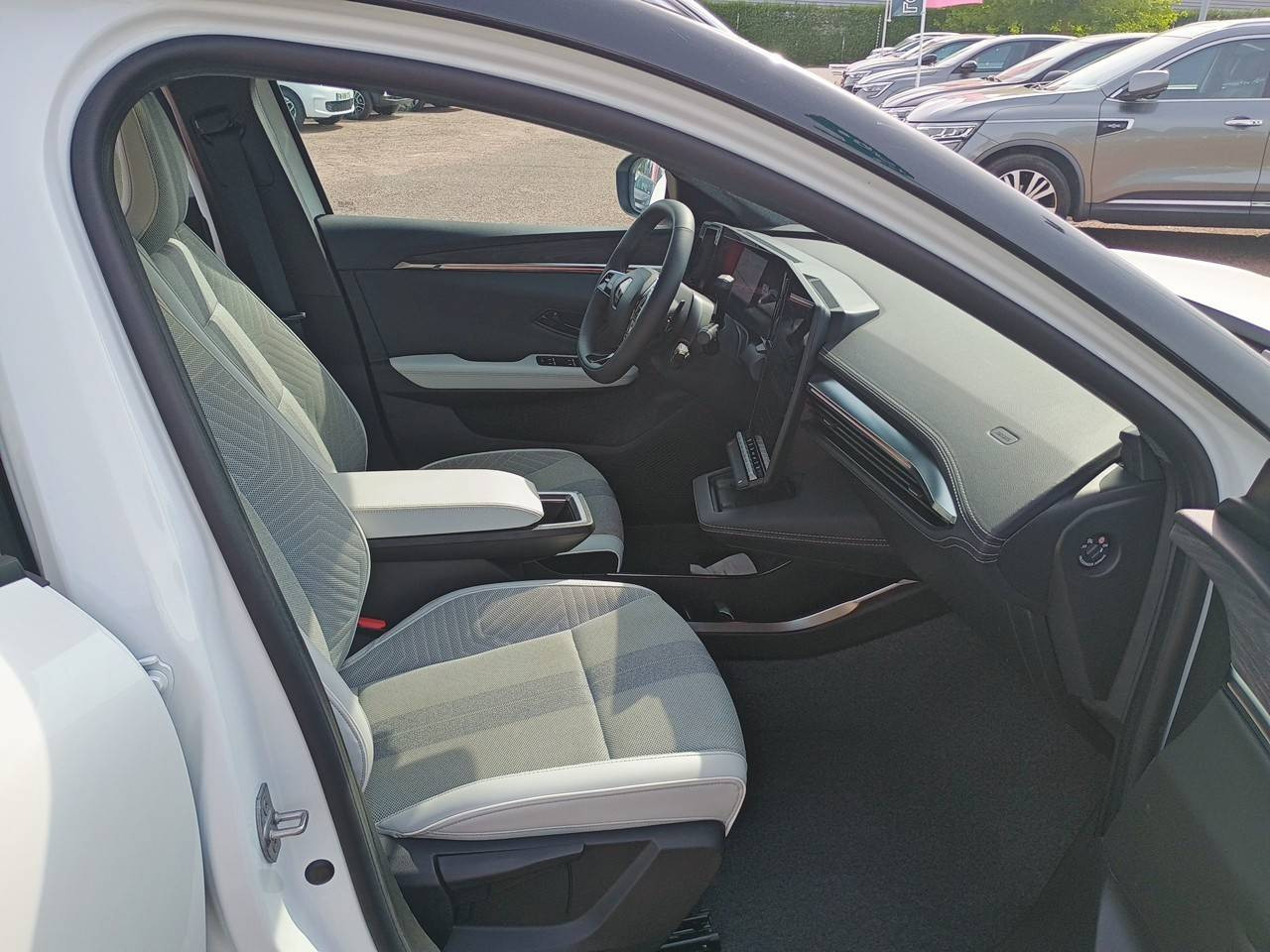 Vente en ligne Renault Scenic E-Tech Scenic E-Tech électrique 220 ch grande autonomie au prix de 41 490 €