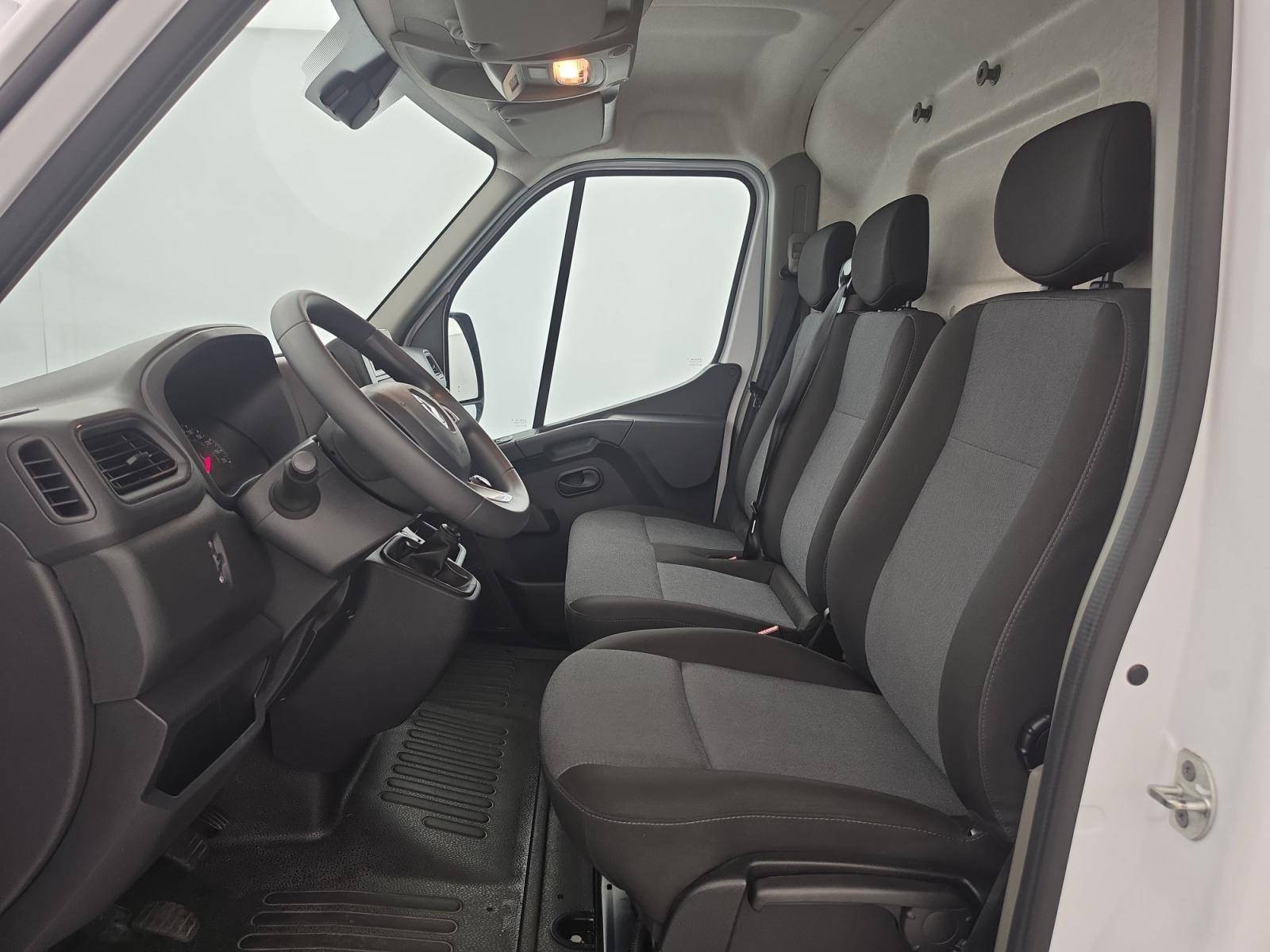 Vente en ligne Renault Master Fourgon MASTER FGN TRAC F3500 L3H3 BLUE DCI 135 au prix de 26 990 €