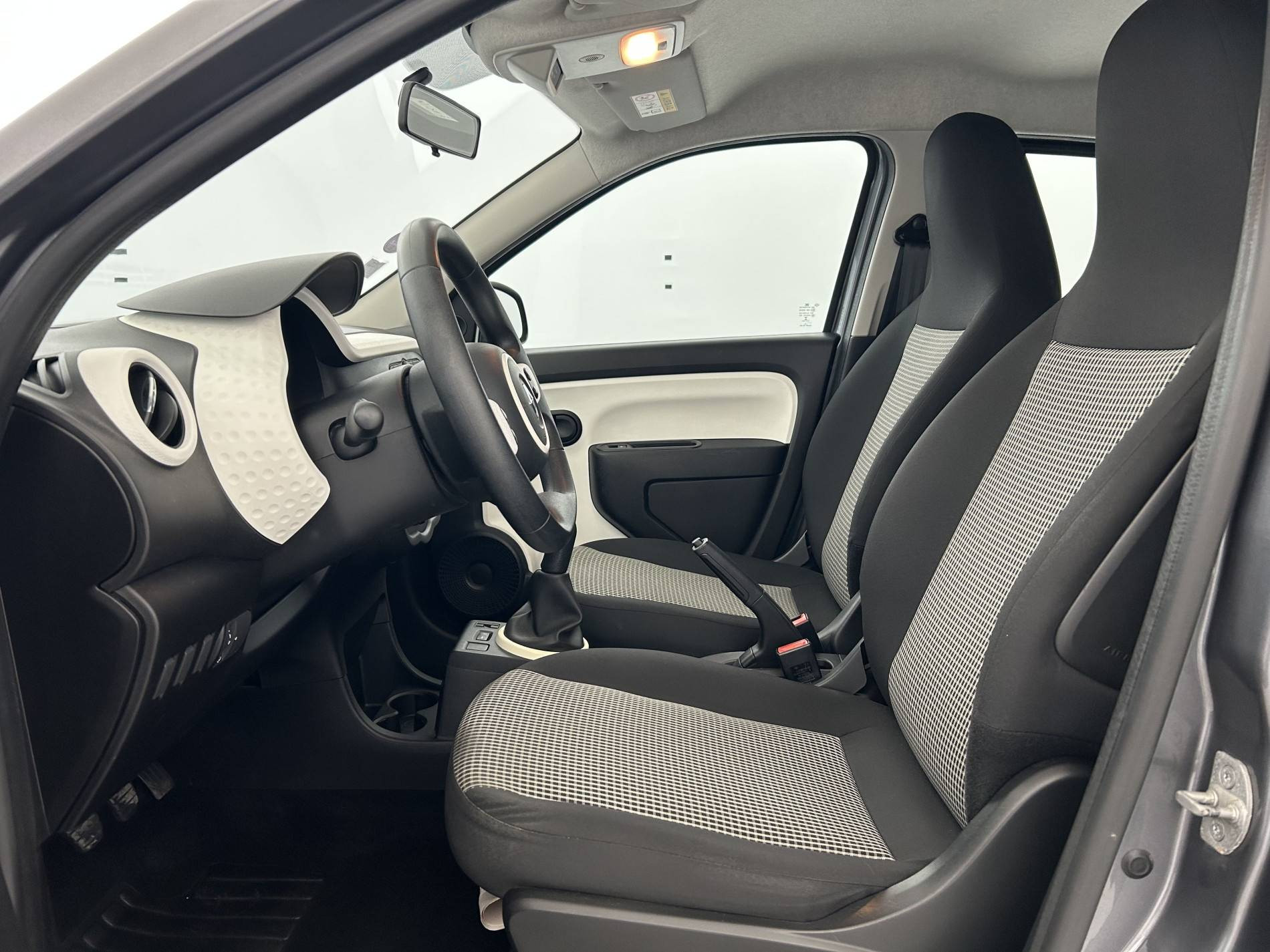 Vente en ligne Renault Twingo 3  1.0 SCe 70 E6 au prix de 8 990 €