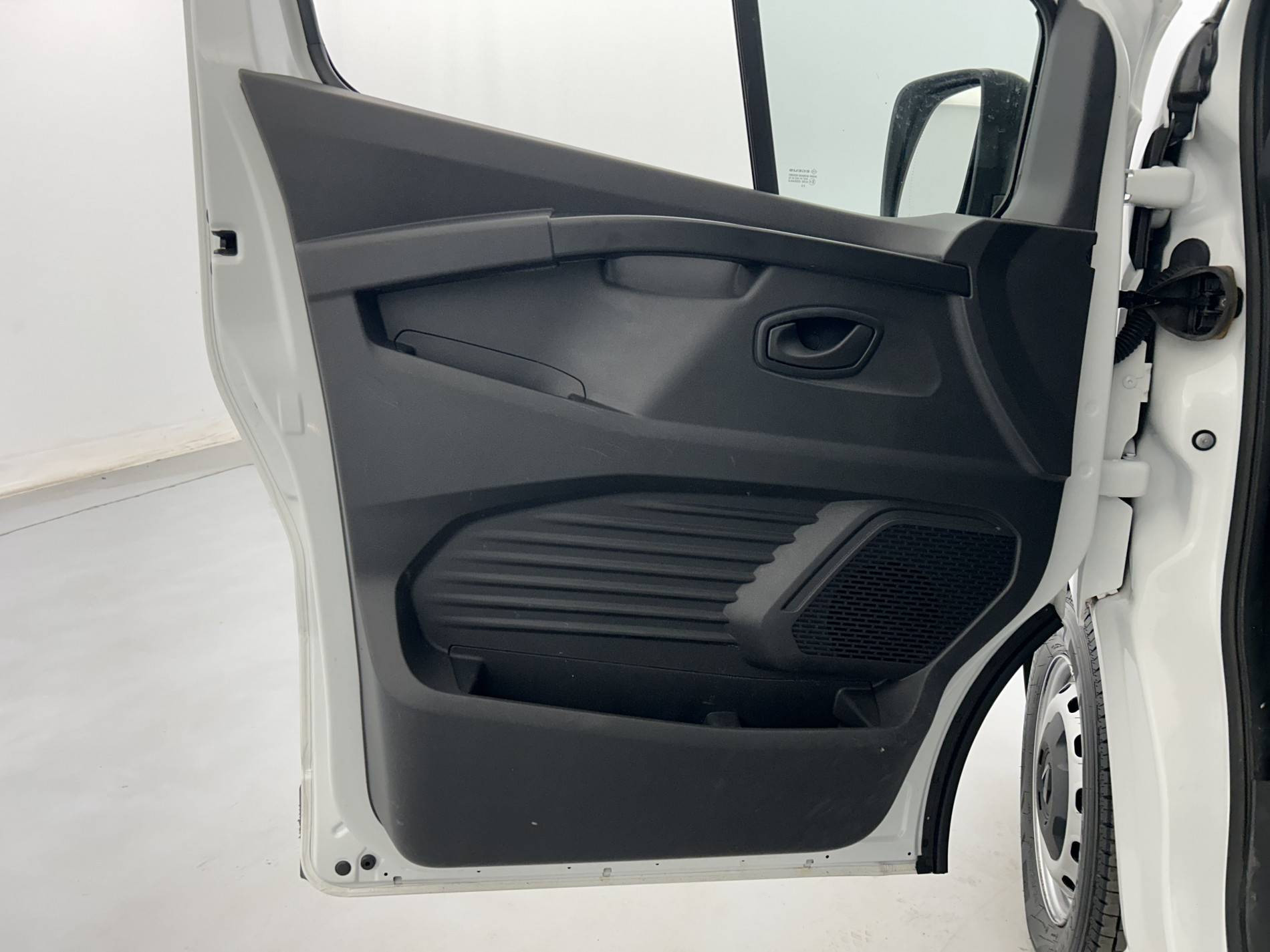 Vente en ligne Renault Trafic 3 Fourgon TRAFIC FGN L1H1 2800 KG BLUE DCI 110 au prix de 18 990 €