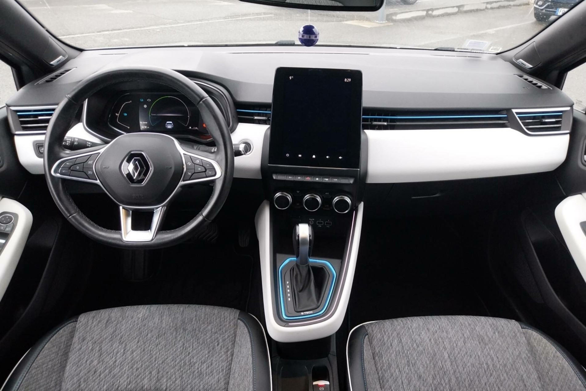Vente en ligne Renault Clio 5 Clio E-Tech 140 - 21 au prix de 15 990 €