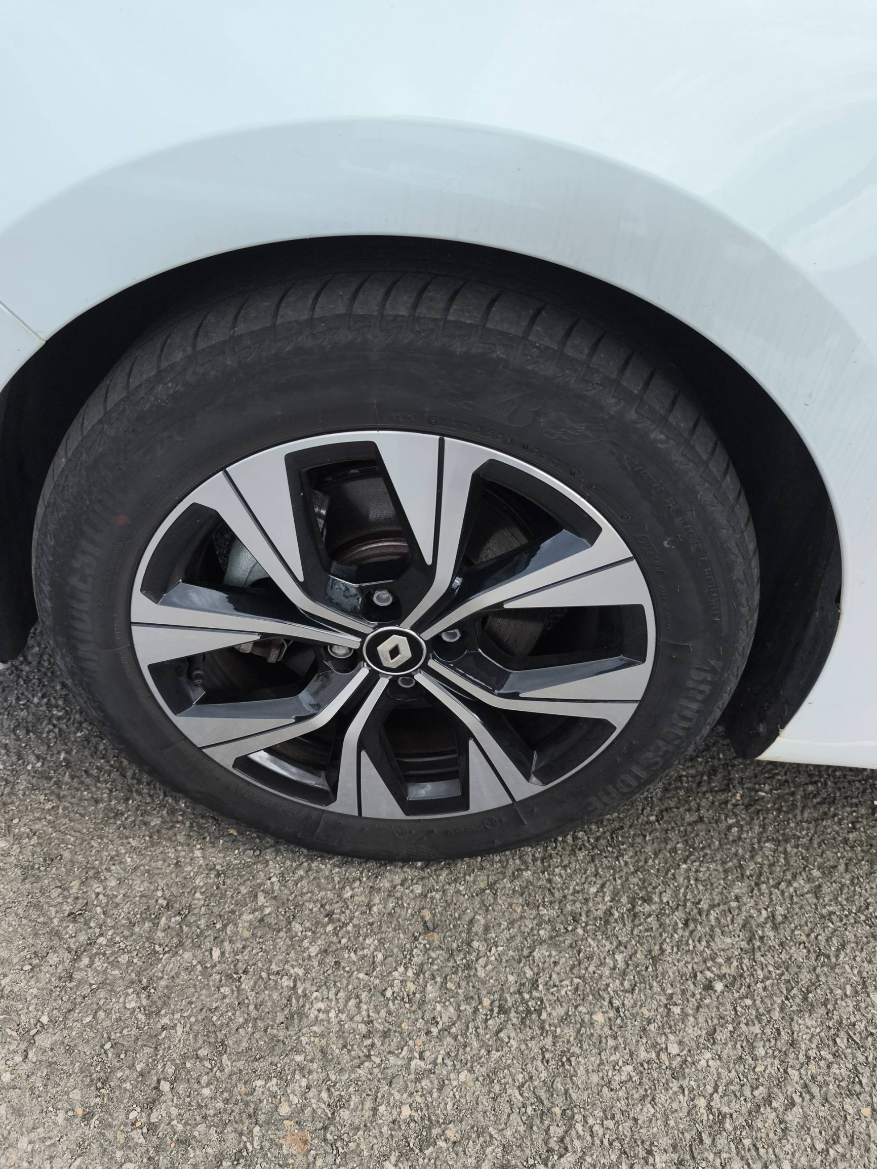 Vente en ligne Renault Clio 5 Clio E-Tech full hybrid 145 au prix de 16 990 €