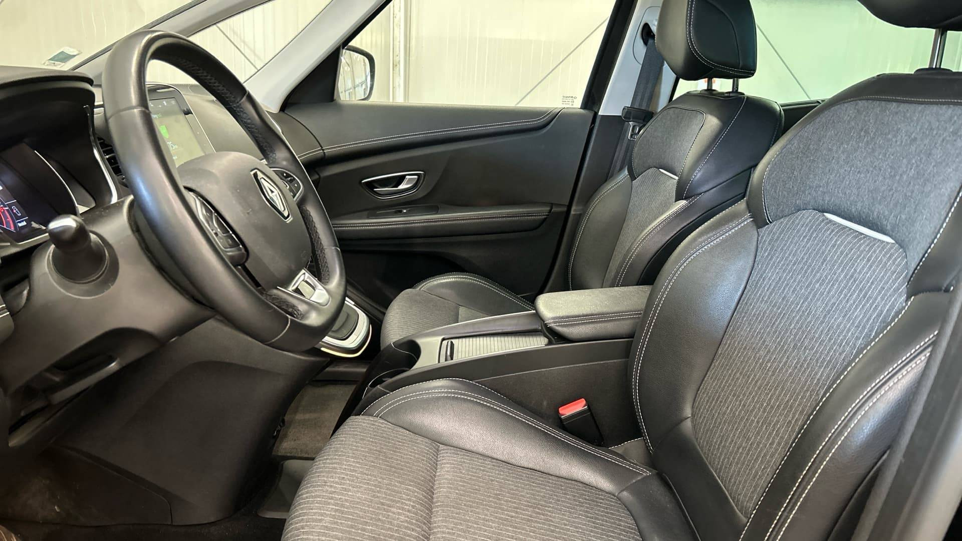 Vente en ligne Renault Grand Scenic 4 Grand Scenic TCe 140 EDC au prix de 19 990 €