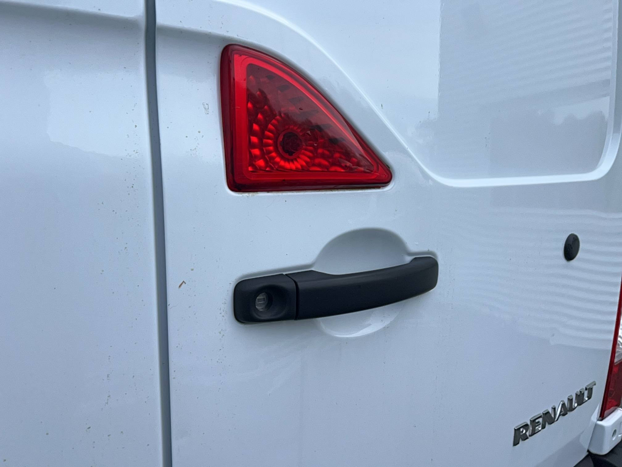 Vente en ligne Renault Master Fourgon MASTER FGN TRAC F3500 L2H2 BLUE DCI 135 au prix de 23 590 €