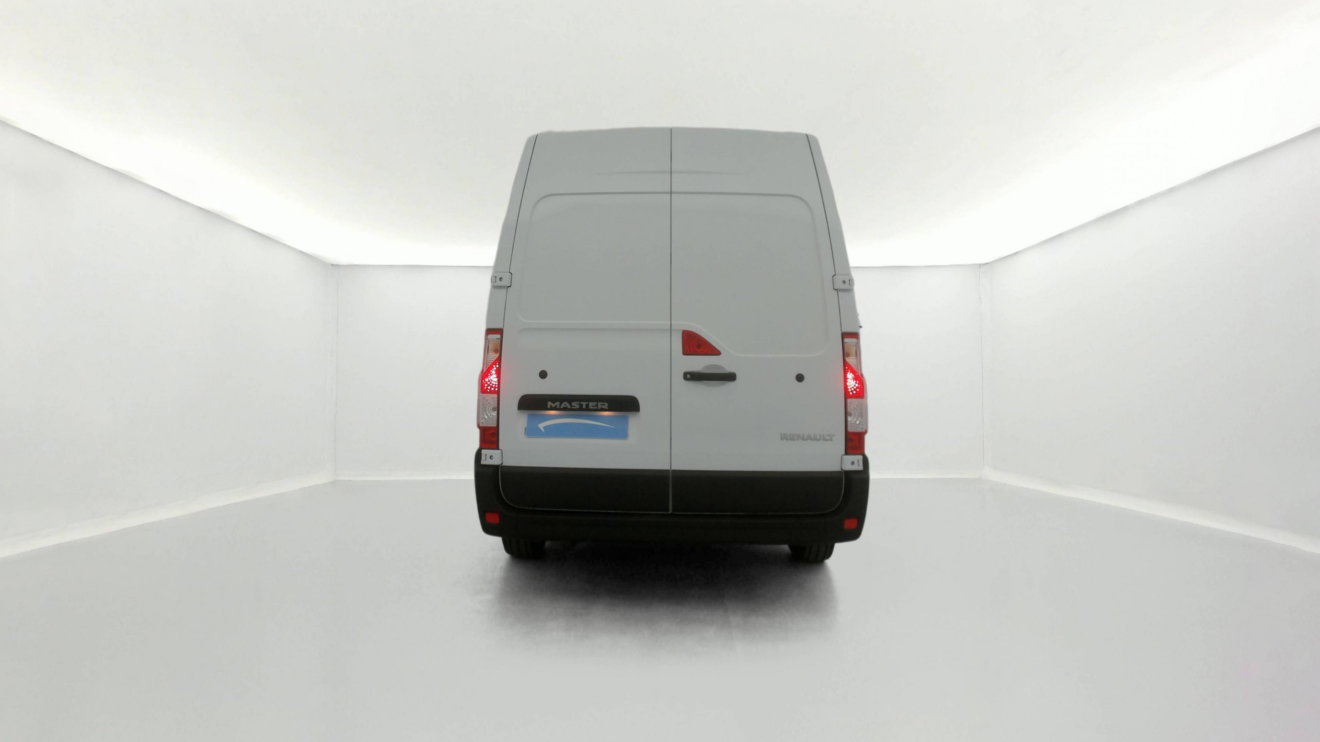 Vente en ligne Renault Master Fourgon MASTER FGN TRAC F3500 L2H2 BLUE DCI 135 au prix de 27 990 €