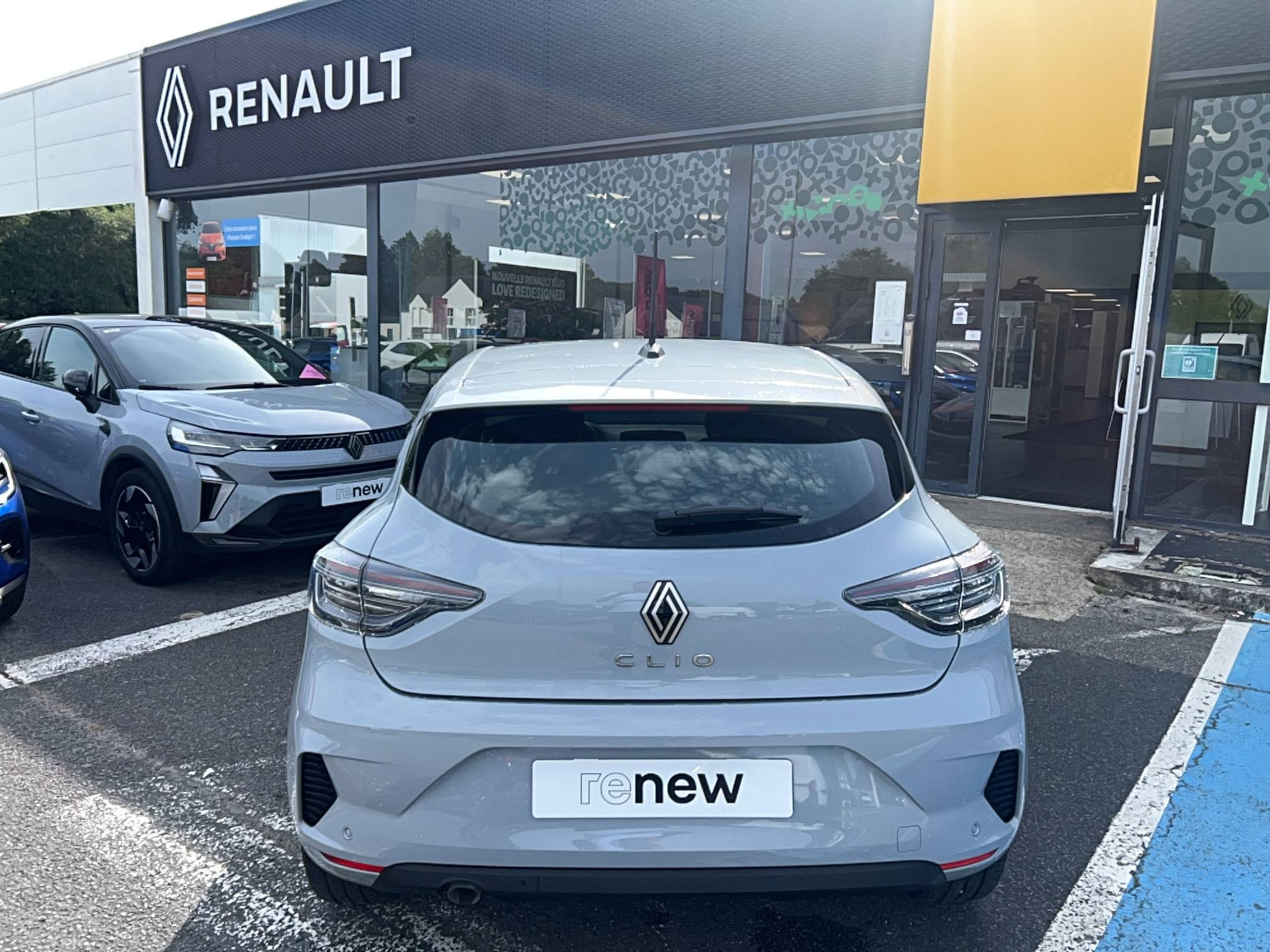 Vente en ligne Renault Clio 5 Clio TCe 90 au prix de 15 990 €