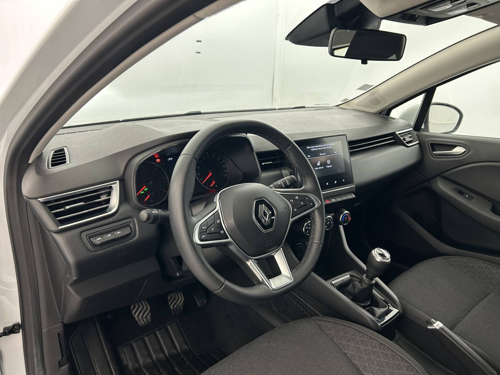 Vente en ligne Renault Clio 5 CLIO BLUE DCI 100 - 21N au prix de 9 990 €