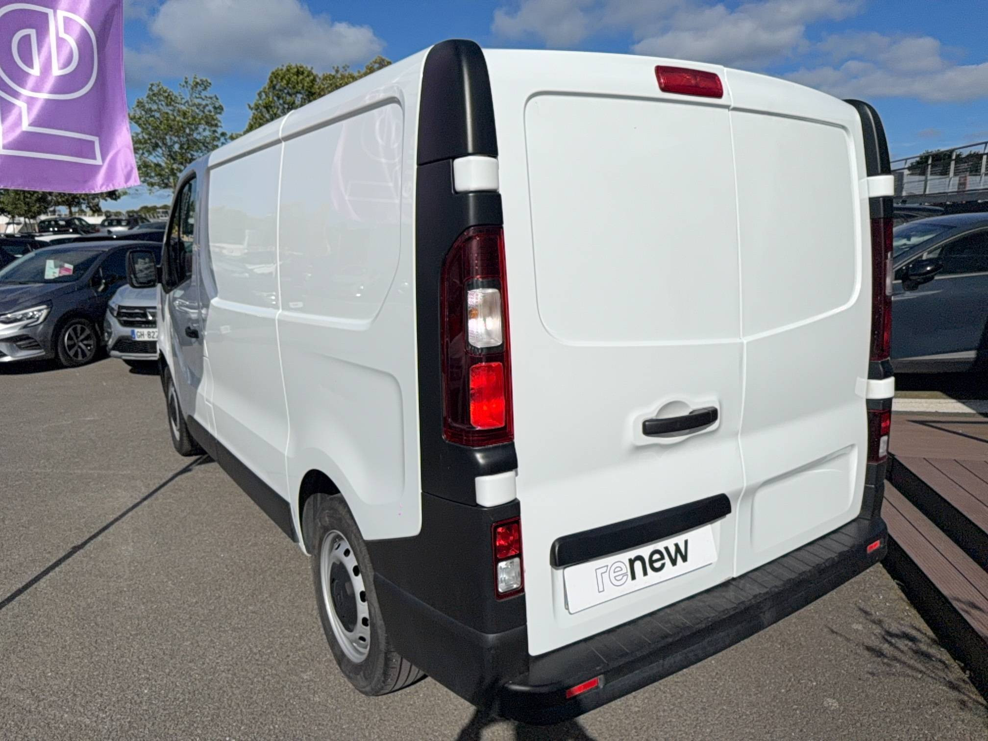 Vente en ligne Renault Trafic 3 Fourgon TRAFIC FGN L1H1 1000 KG DCI 120 au prix de 19 990 €