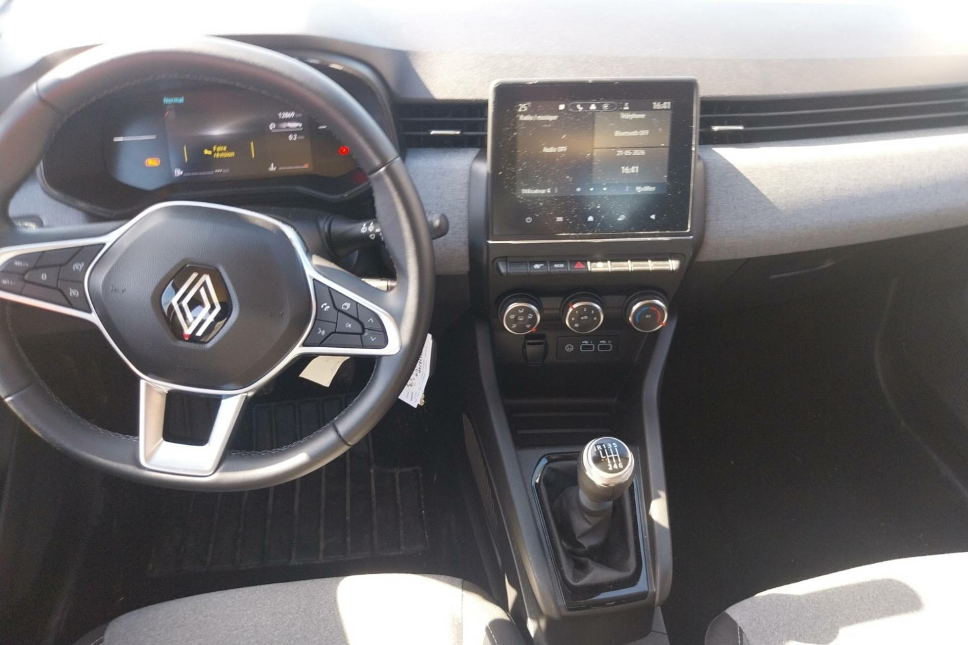 Vente en ligne Renault Clio 5 Clio TCe 90 au prix de 15 790 €