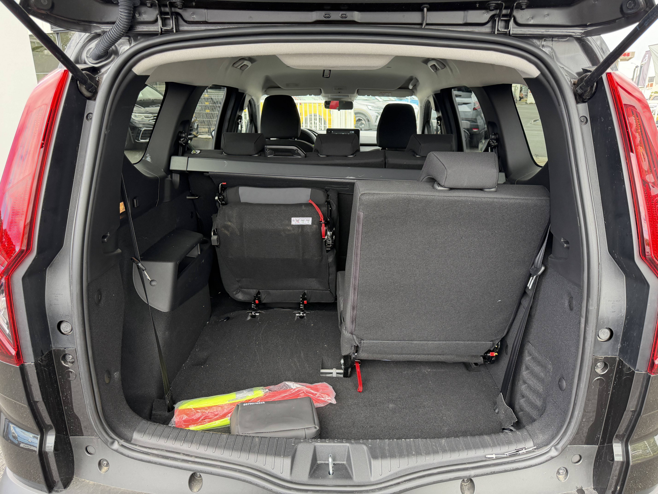 Vente en ligne Dacia Jogger  Hybrid 140 7 places GSR2 au prix de 25 990 €