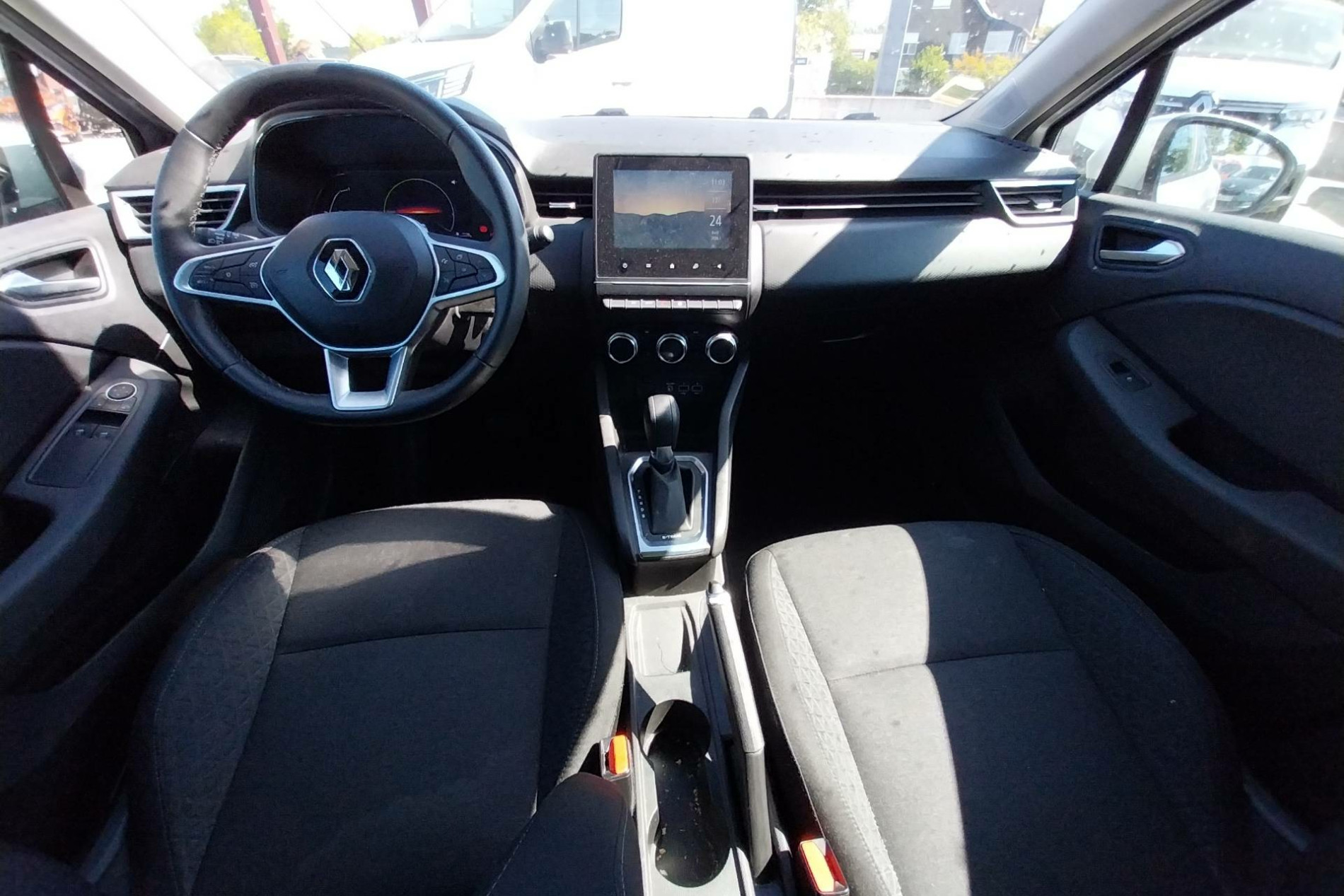 Vente en ligne Renault Clio 5 Clio E-Tech 140 - 21N au prix de 14 790 €