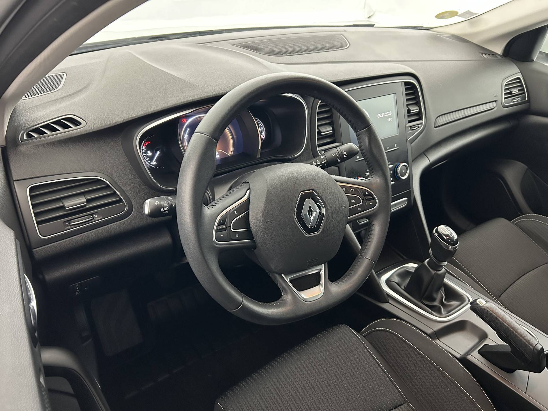 Vente en ligne Renault Megane 4 Mégane IV Berline Blue dCi 115 au prix de 14 480 €
