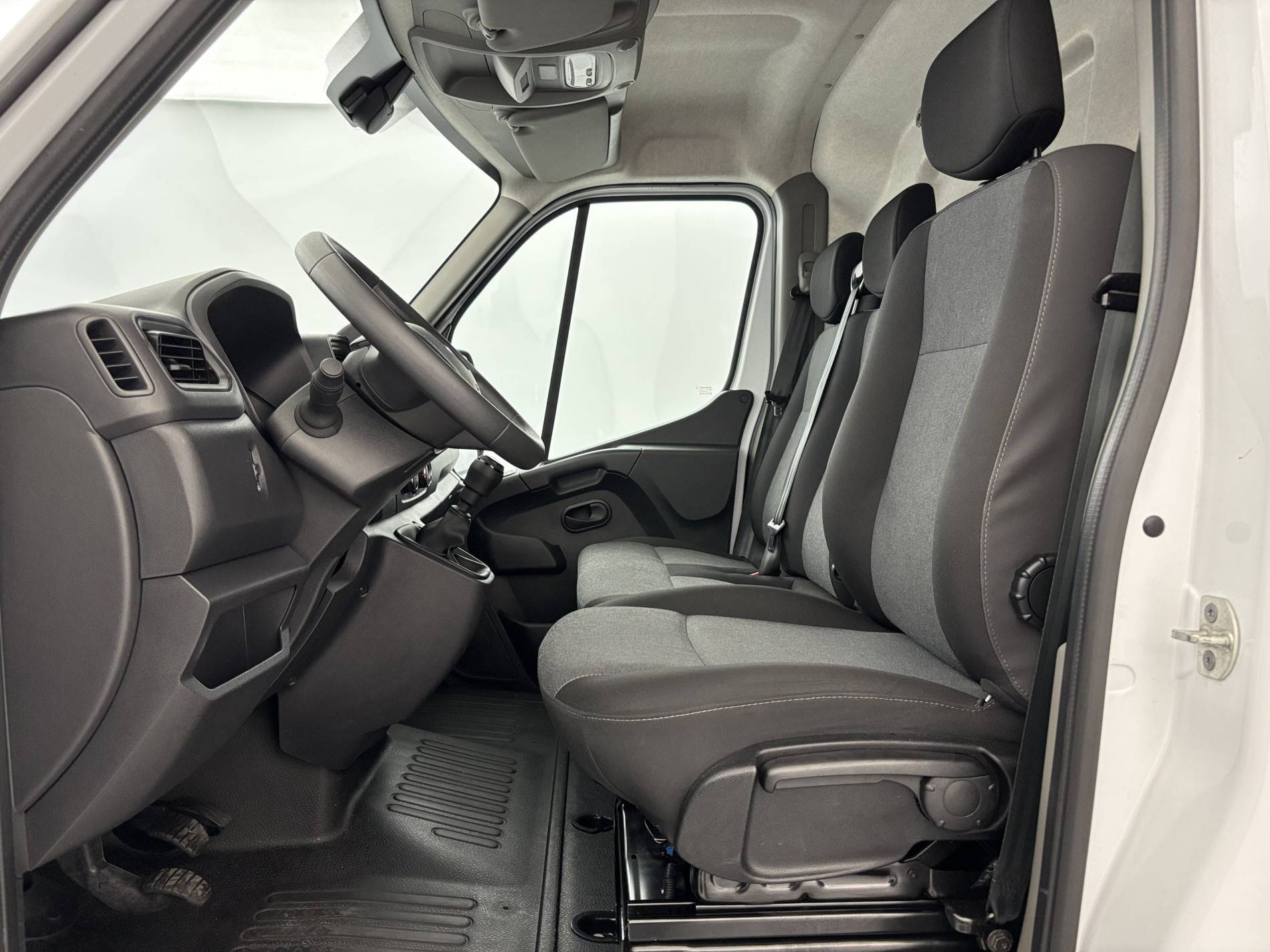 Vente en ligne Renault Master Fourgon MASTER FGN TRAC F3500 L2H2 BLUE DCI 135 au prix de 22 990 €
