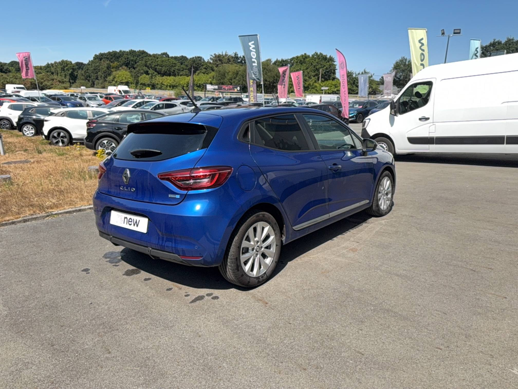 Vente en ligne Renault Clio 5 Clio E-Tech full hybrid 145 au prix de 15 990 €