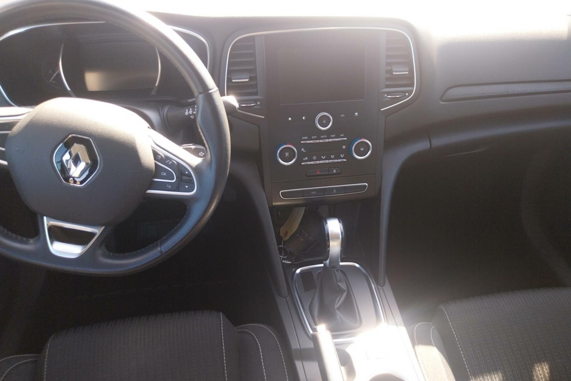 Vente en ligne Renault Megane 4 Mégane IV Berline Blue dCi 115 EDC au prix de 13 990 €