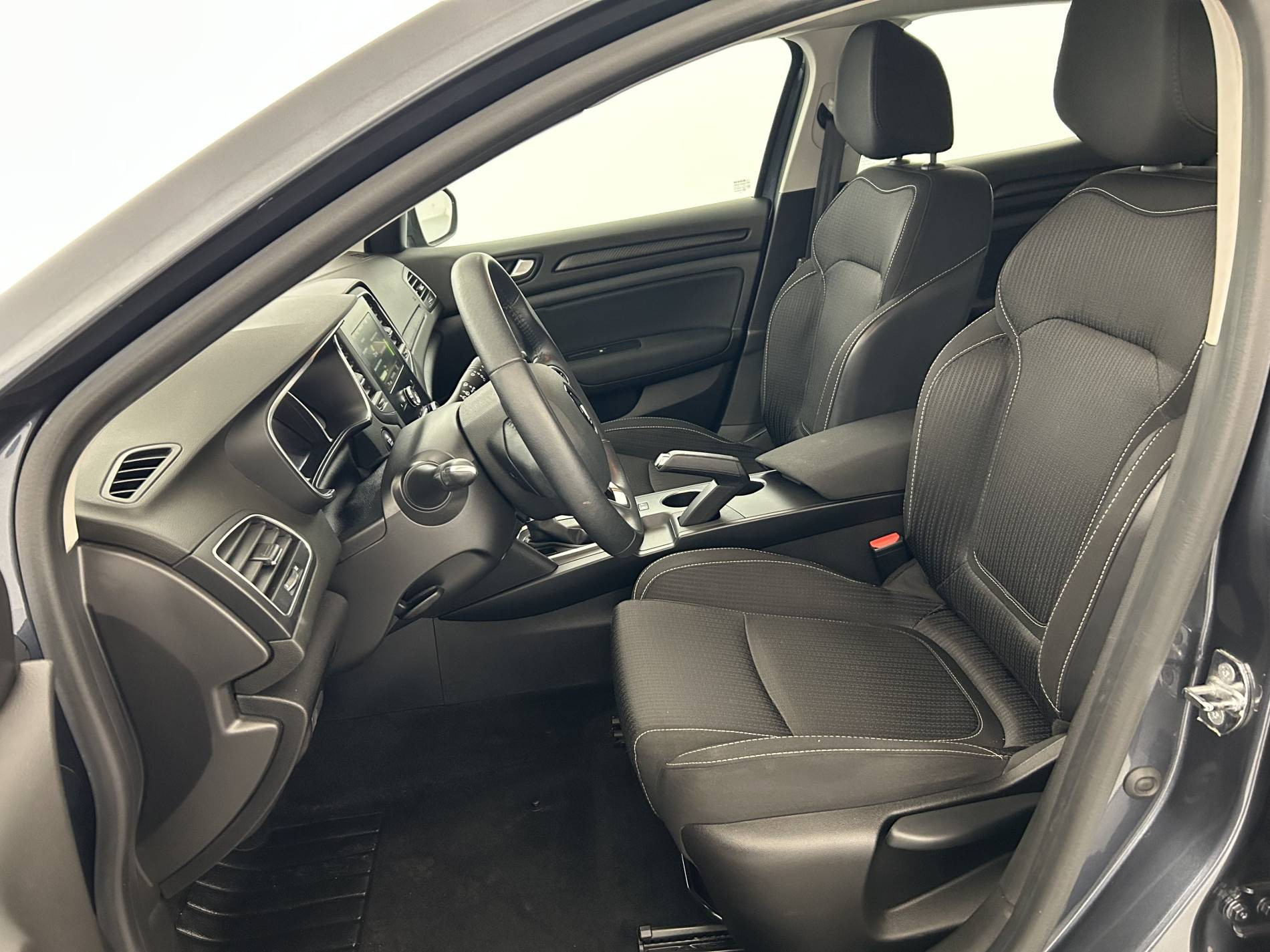Vente en ligne Renault Megane 4 Mégane IV Berline Blue dCi 115 EDC au prix de 14 790 €