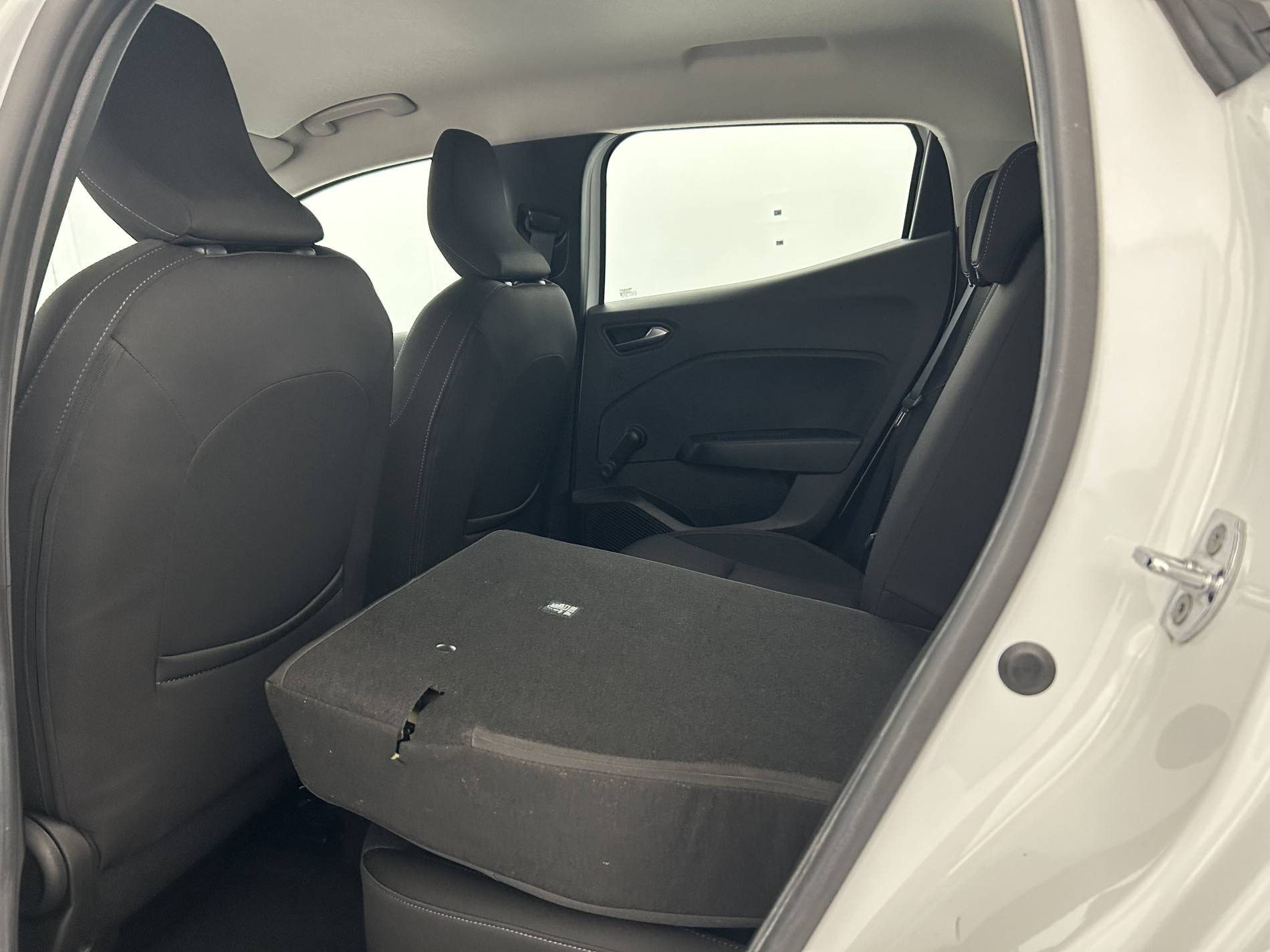 Vente en ligne Renault Clio 5 Clio E-Tech 140 - 21N au prix de 15 500 €