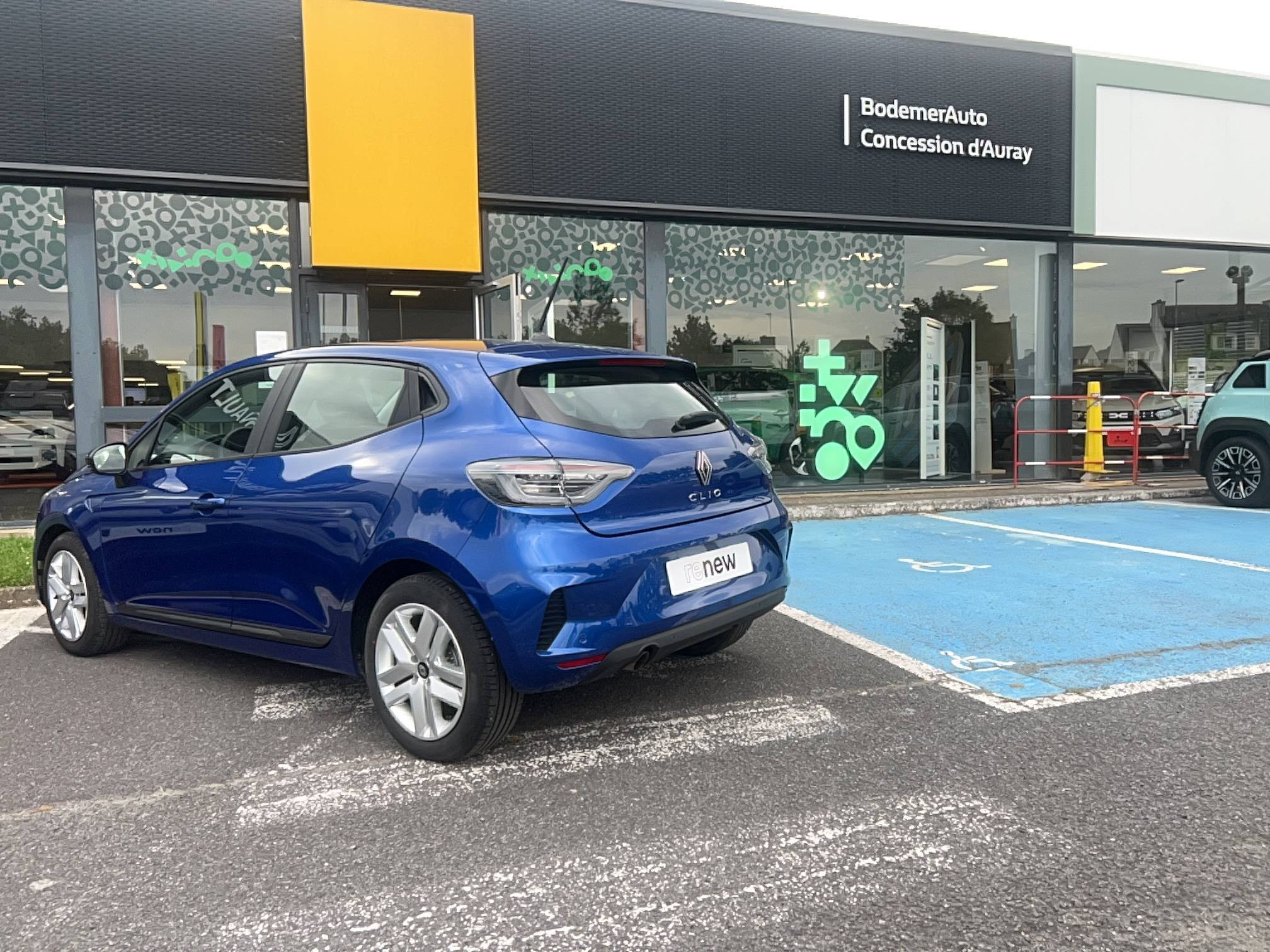 Vente en ligne Renault Clio 5 Clio TCe 90 au prix de 15 990 €