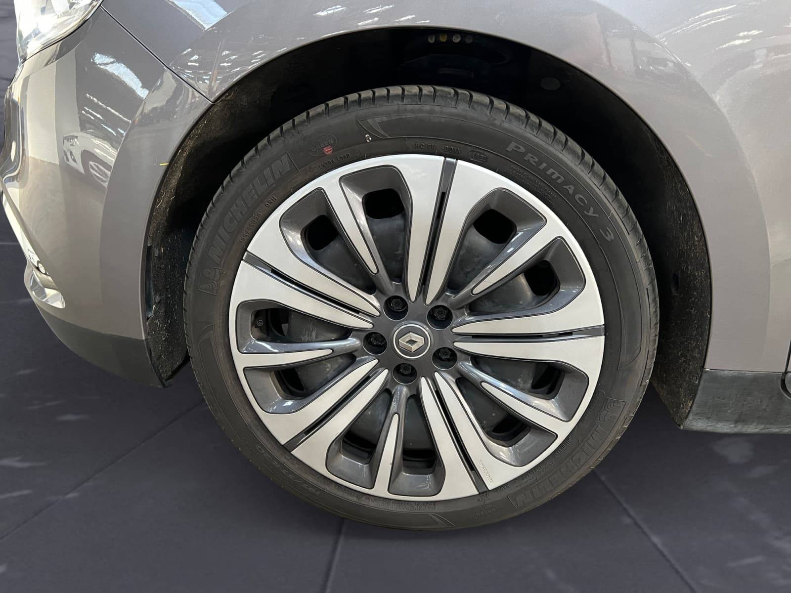 Vente en ligne Renault Grand Scenic 4 Grand Scenic TCe 140 au prix de 21 990 €