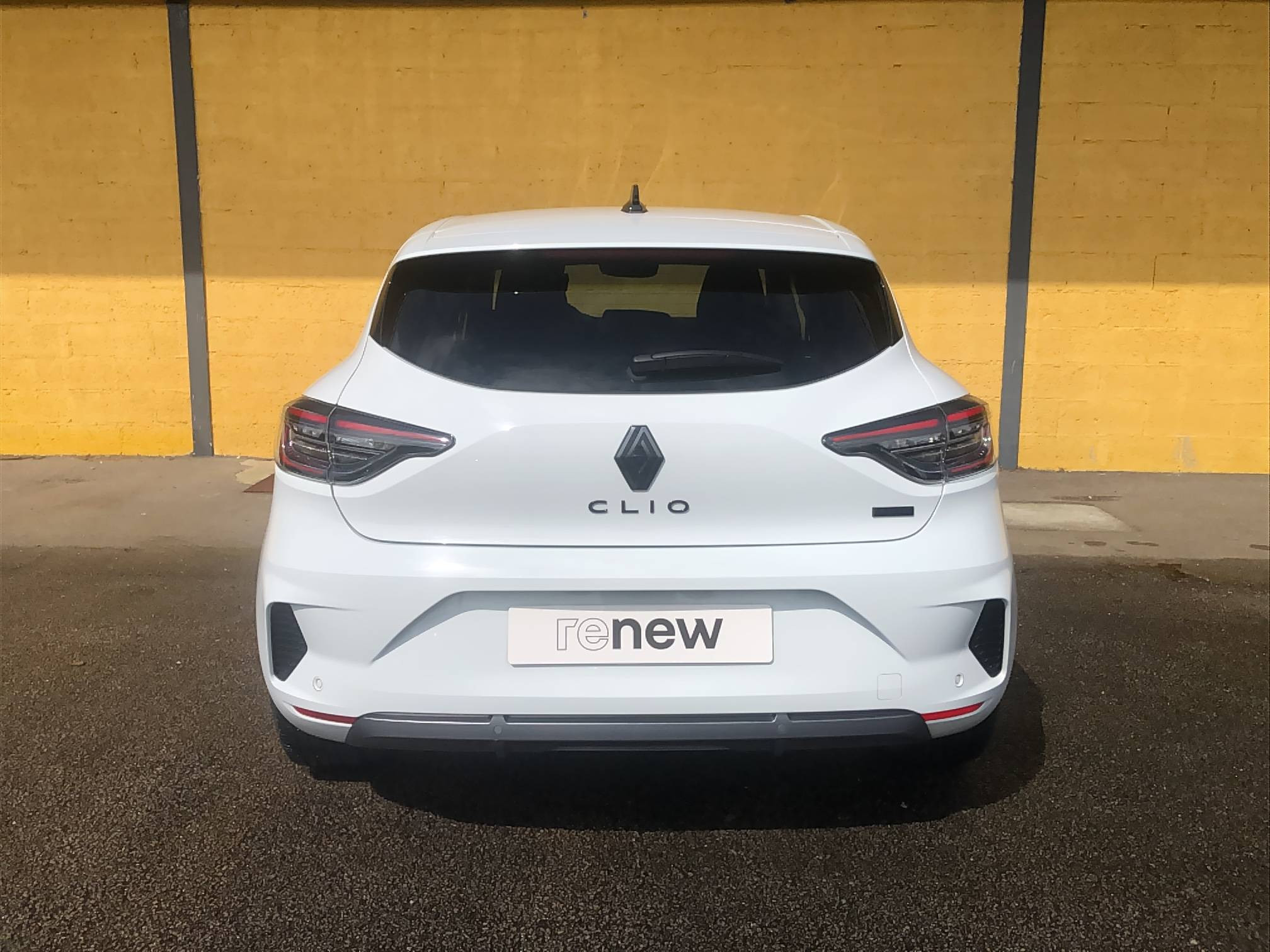 Vente en ligne Renault Clio 5 Clio E-Tech full hybrid 145 au prix de 20 890 €