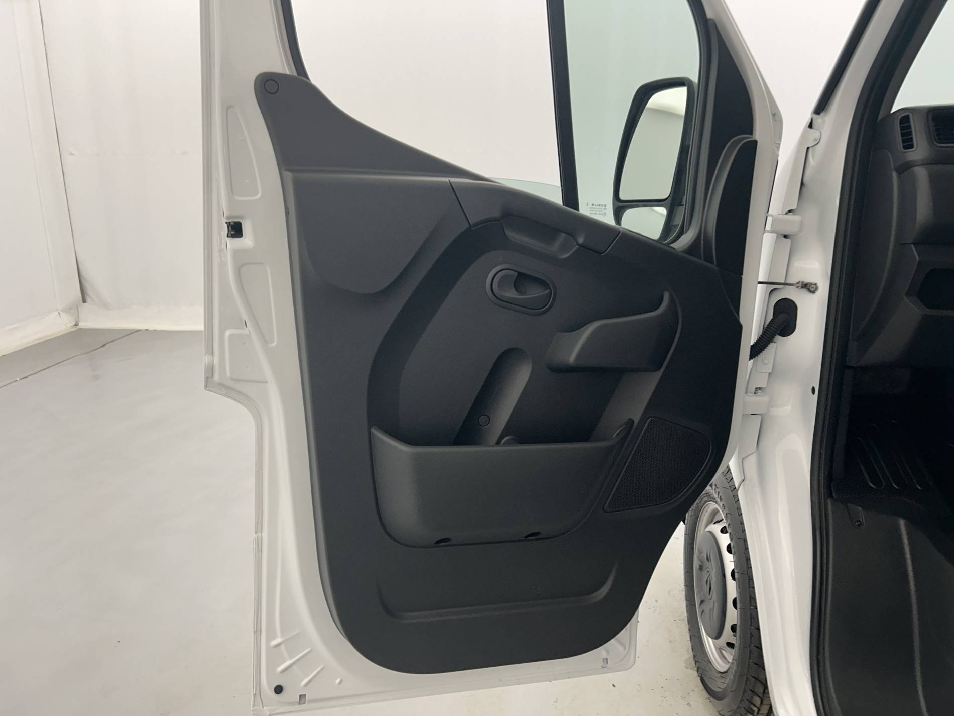 Vente en ligne Renault Master Fourgon MASTER FGN TRAC F3500 L2H2 BLUE DCI 135 au prix de 24 990 €