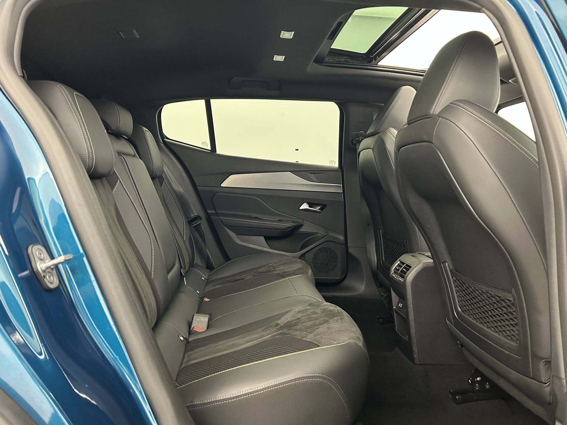 Vente en ligne Peugeot 408  PHEV 180 e-EAT8 au prix de 20 490 €