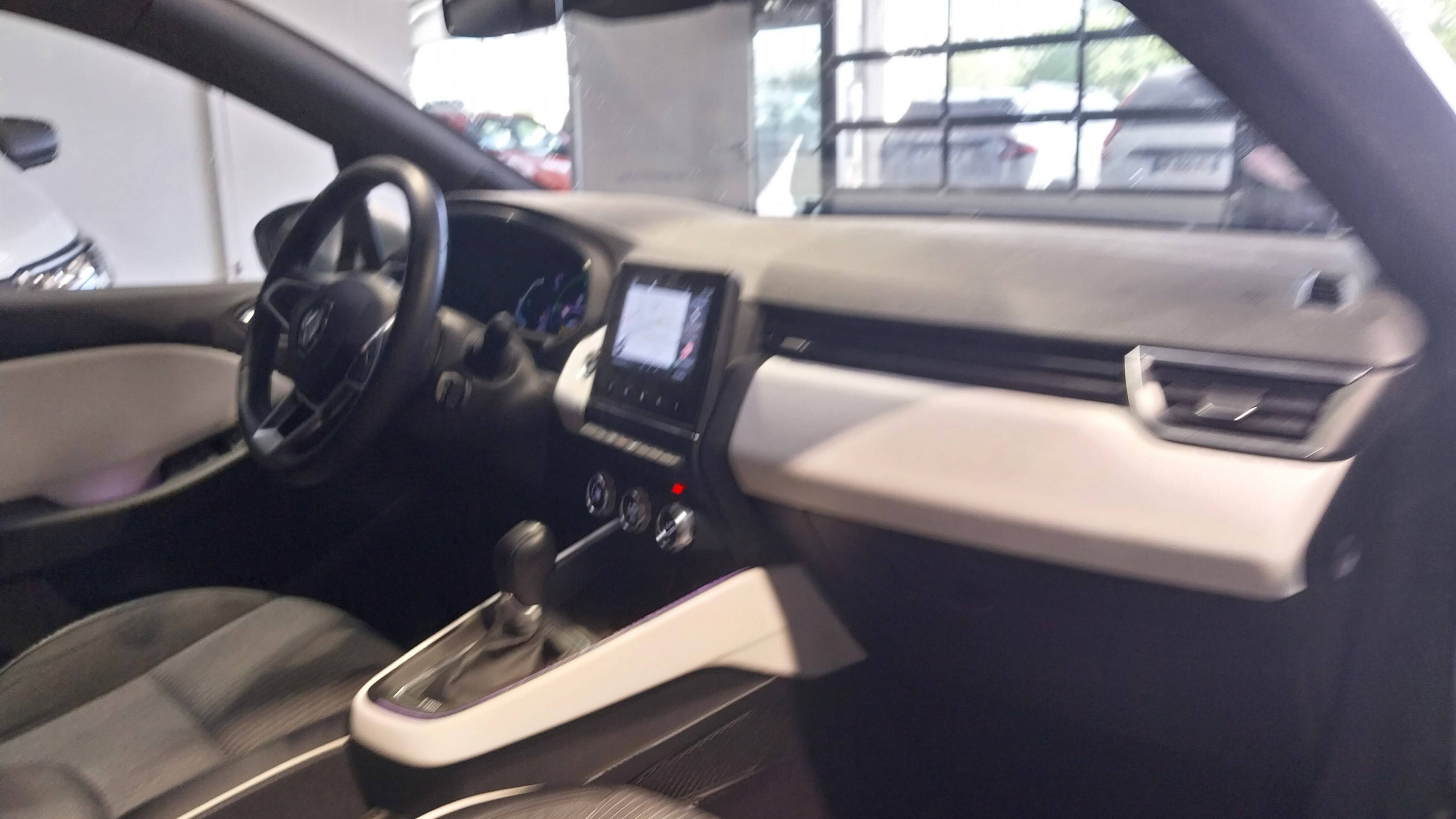 Vente en ligne Renault Clio 5 Clio E-Tech 140 - 21N au prix de 16 890 €