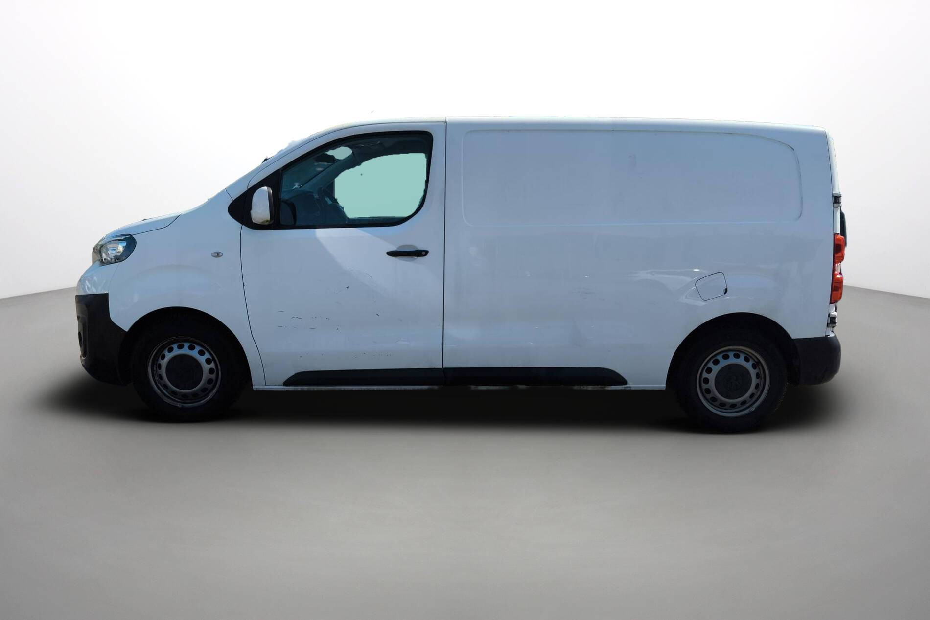 Vente en ligne Peugeot Expert EXPERT FGN TOLE STANDARD BLUEHDI 115 S&S BVM6 au prix de 15 490 €