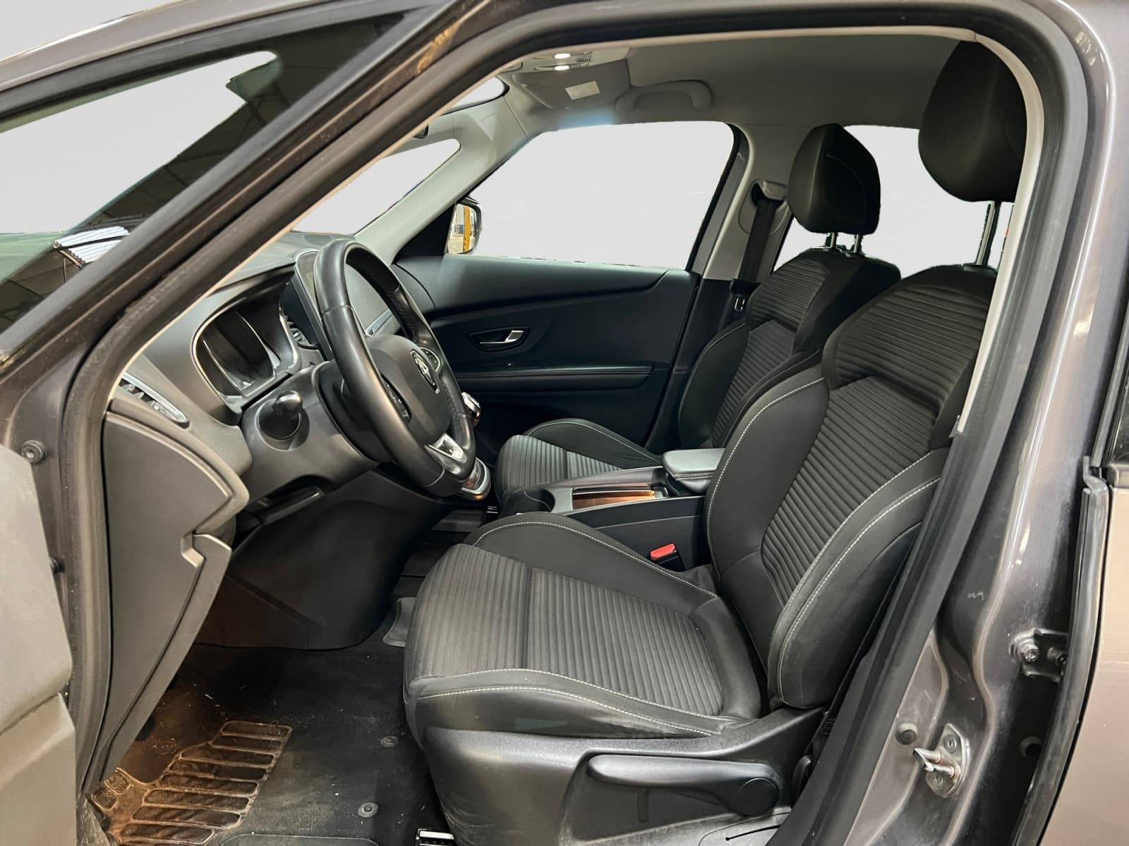 Vente en ligne Renault Grand Scenic 4 Grand Scenic TCe 140 au prix de 21 990 €